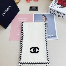 ✨✨【围巾款】▪小香难得一见的针织单品,温柔配色,超级迷恋❗️气质低调恬静又不失优雅❗️重点推荐❗️一秒心动啊!!!高级 ✨✨【围巾款】▪小香难得一见的针织单品,温柔配色,超级迷恋❗️气质低调恬静又不失优雅❗️重点推荐❗️一秒心动啊!!!高级