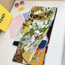 ✨✨【双面同色 丝毛款】Fendi最新的专柜主打款🧣羊绒大方巾💟 度假及日常都非常好搭配的款😍订单私流 】一看到就想去 ✨✨【双面同色 丝毛款】Fendi最新的专柜主打款🧣羊绒大方巾💟 度假及日常都非常好搭配的款😍订单私流 】一看到就想去