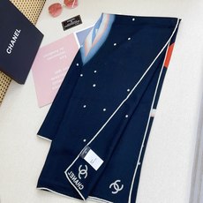 ✨✨【双面同色 丝毛款】小香 羊绒方巾‼️抢‼️VIP推荐 ‼️👍下手一定要快【高端 大爱 ‼️纯羊绒 婴儿触感舒服到飞 ✨✨【双面同色 丝毛款】小香 羊绒方巾‼️抢‼️VIP推荐 ‼️👍下手一定要快【高端 大爱 ‼️纯羊绒 婴儿触感舒服到飞
