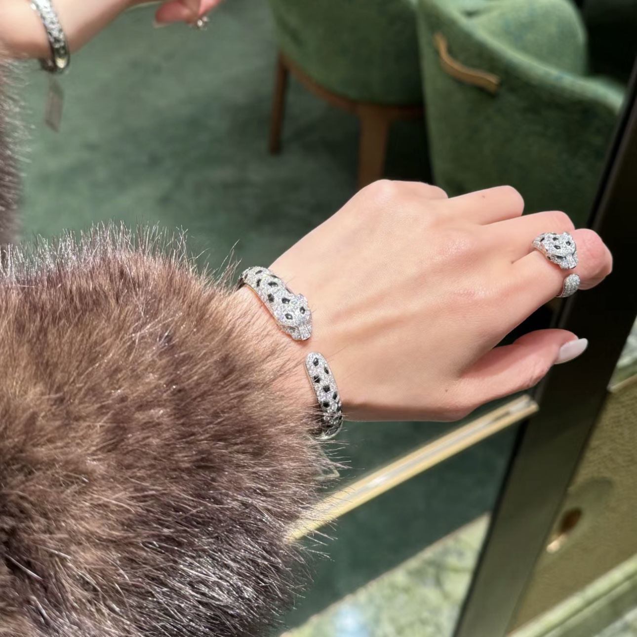 Cartier Cartier 银色 满钻豹子开口戒指