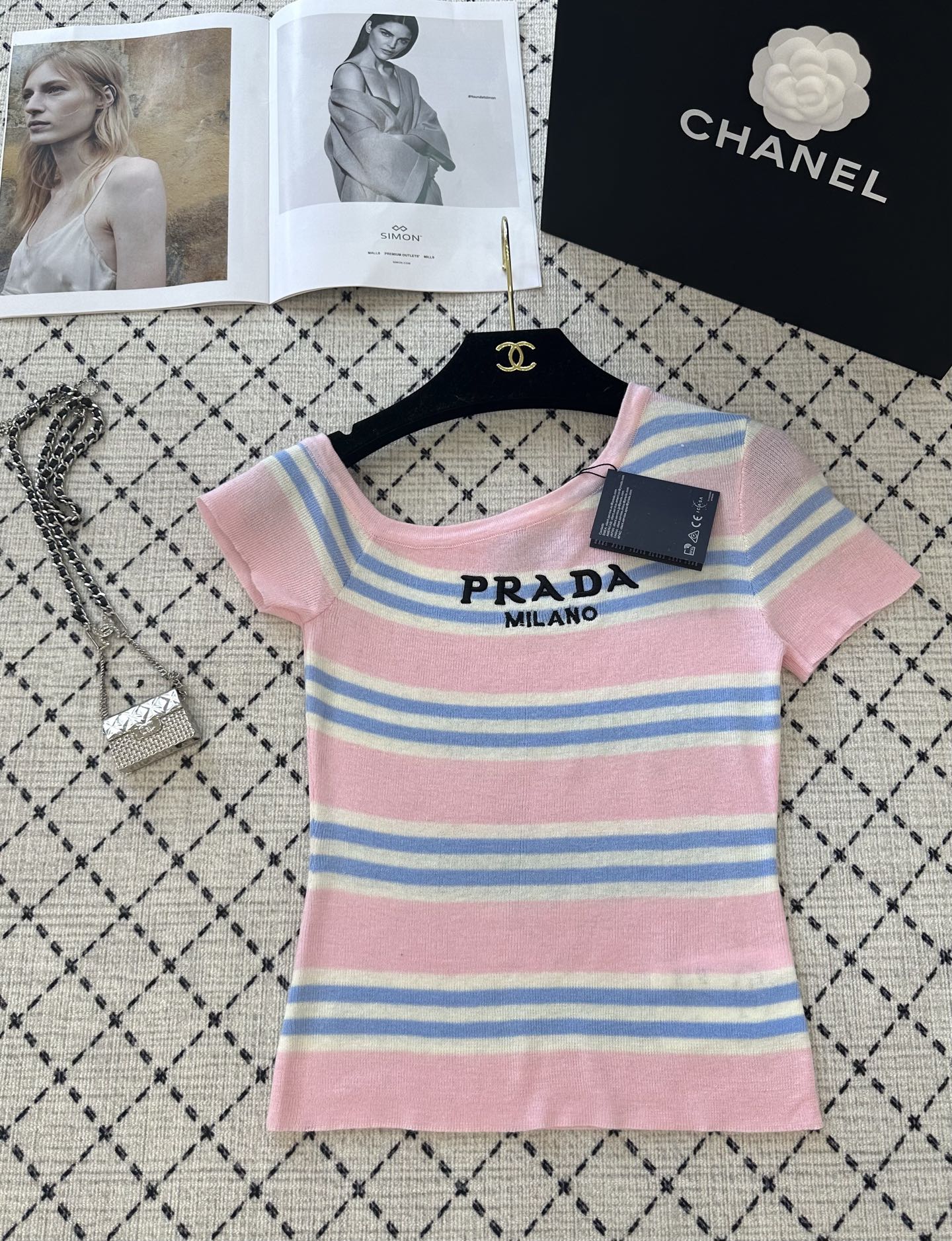NO:448646,Prad* 25ss off-shoulder striped pearl short sleeve yb custom wool striped fabric slim fit style and super beautiful upper body 2 colors sml, prada, T-shirt, alexander wang19860909Prad* 25ss 斜肩条纹珍珠短袖 yb定制羊毛条纹面料 修身版型上身超好看 2色sml,,prada,T-shirt,alexander wang,Women's clothing