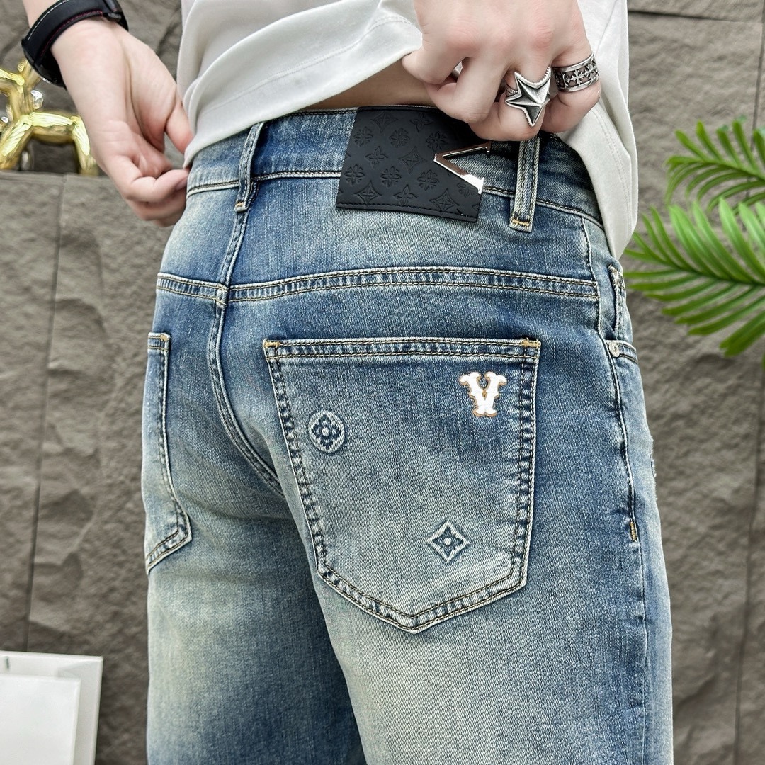 Fashion Show Highlights: LV Donuts, Calf Shorts, Hand-Made Embroidery, Gold Decorations, Perfect Details - 图片 8