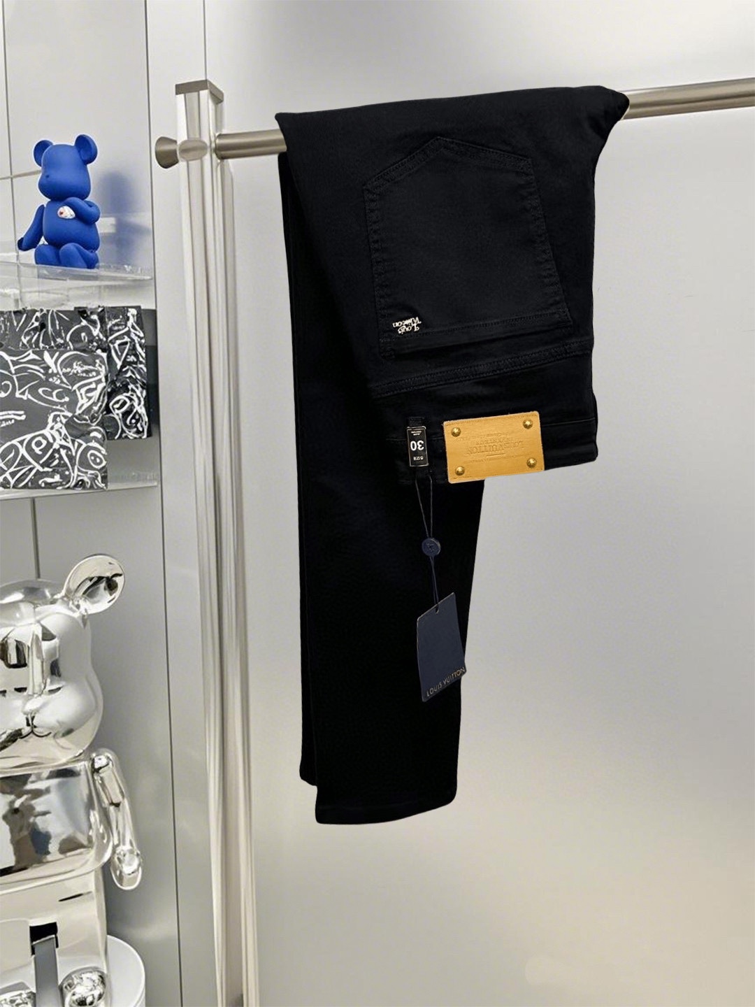 NO:430972,LV Donkey Home 2025ss new original single hit small straight slim jeans super customized original hardware super heavy industry craftsmanship excellent style, impeccable details!  The style is not picky, the workmanship is high-end, the super good goods are not waiting for everyone, please start quickly, size 29-38 No 35 37,,louis vuitton,louis vuitton,louis vuitton,jeans,alexander wang19860909LV驴家 2025ss新款原单爆款小直筒修身牛仔裤 超级定制款 原版五金 超级重工工艺 版型超赞,细节做工无可挑剔！款式不挑人,做工高档,超强好货不等人,看中赶紧下手,尺码29-38 无35 37,,louis vuitton,louis vuitton,louis vuitton,jeans,alexander wang,Men's clothing