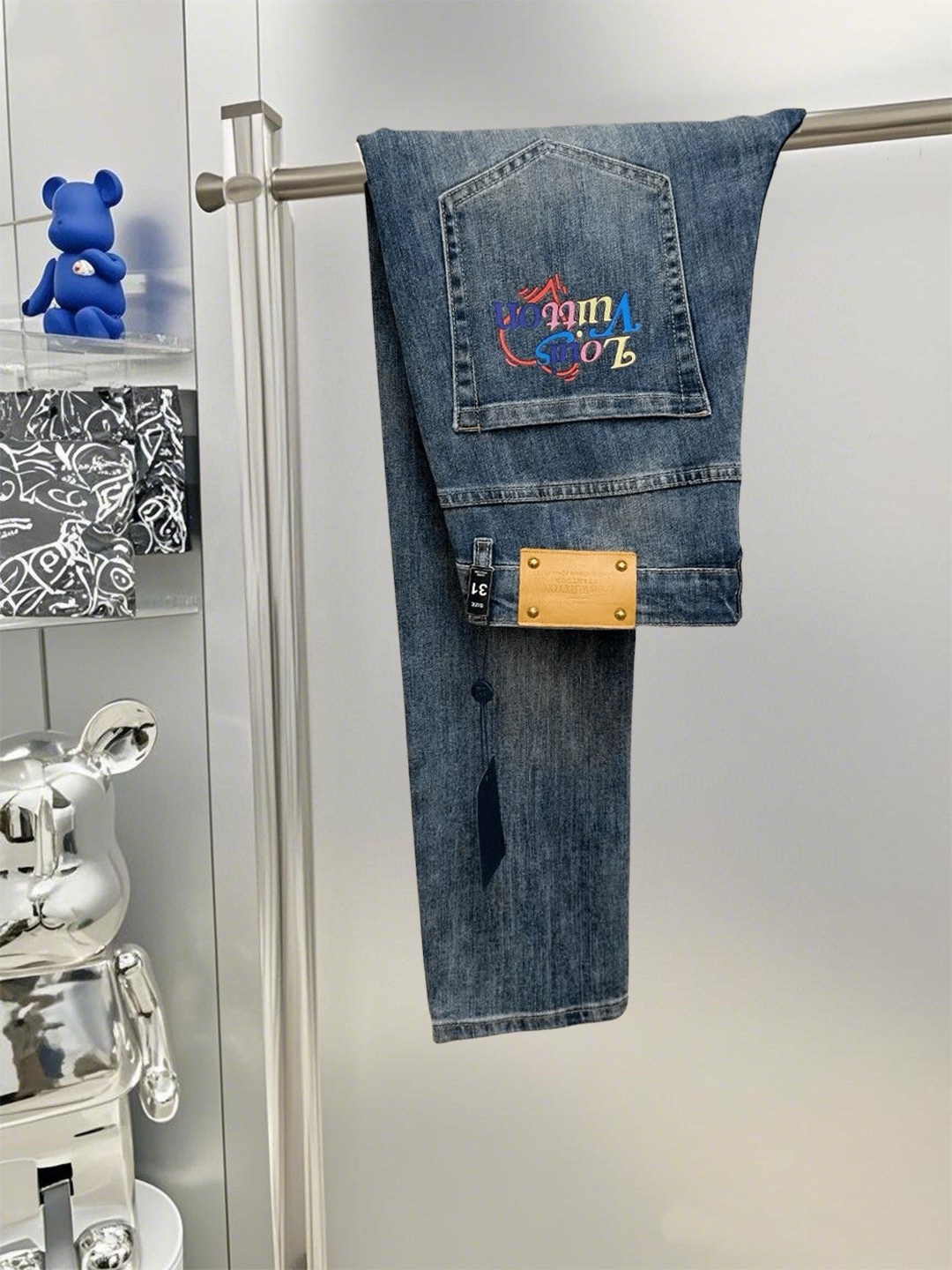 NO:518681,LV Donkey Home 2025ss new original single hit small straight slim jeans super customized original hardware super heavy industry craftsmanship excellent style, impeccable details!  The style is not picky, the workmanship is high-end, the super good goods are not waiting for everyone, please start quickly, size 29-38 No 35 37,,louis vuitton,louis vuitton,louis vuitton,jeans,alexander wang19860909LV驴家 2025ss新款原单爆款小直筒修身牛仔裤 超级定制款 原版五金 超级重工工艺 版型超赞,细节做工无可挑剔！款式不挑人,做工高档,超强好货不等人,看中赶紧下手,尺码29-38 无35 37,,louis vuitton,louis vuitton,louis vuitton,jeans,alexander wang,Men's clothing