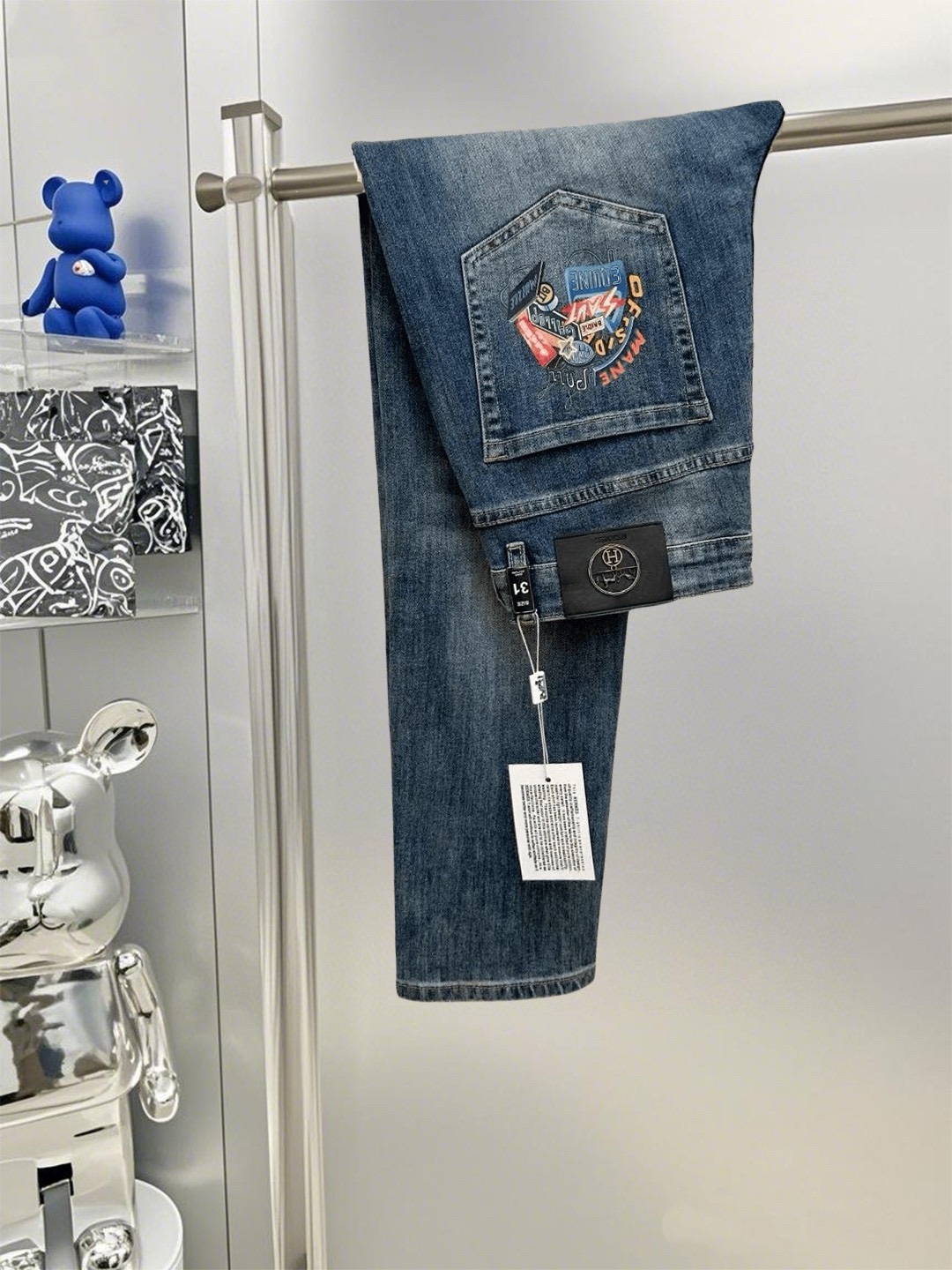 NO:430996,Hermes 2025ss new original single hit small straight slim jeans super customized original hardware super heavy industry craftsmanship excellent style, impeccable details!  The style is not picky, the workmanship is high-end, the super good goods are not waiting for everyone, please start quickly, size 29-38 No 35 37,, hermes, hermes, jeans, alexander wang19860909Hermes爱马士 2025ss新款原单爆款小直筒修身牛仔裤 超级定制款 原版五金 超级重工工艺 版型超赞,细节做工无可挑剔！款式不挑人,做工高档,超强好货不等人,看中赶紧下手,尺码29-38 无35 37,,hermes,hermes,jeans,alexander wang,Men's clothing