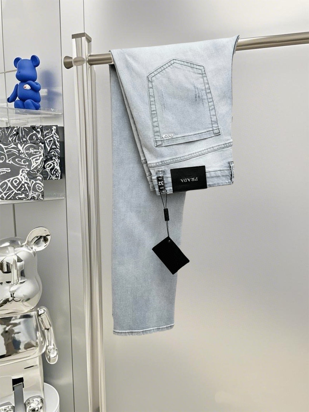 NO:430987,Prad Prada 2025ss new original single hit small straight slim jeans super customized original hardware super heavy industry craftsmanship excellent style, impeccable details!  The style is not picky, the workmanship is high-end, the super good goods are not waiting for everyone, please start quickly, size 29-38 No 35 37,,prada,prada,jeans,alexander wang19860909Prad普拉达 2025ss新款原单爆款小直筒修身牛仔裤 超级定制款 原版五金 超级重工工艺 版型超赞,细节做工无可挑剔！款式不挑人,做工高档,超强好货不等人,看中赶紧下手,尺码29-38 无35 37,,prada,prada,jeans,alexander wang,Men's clothing