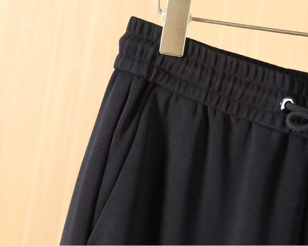 Loewe罗意威 硬货推荐！2025秋冬专柜新品大爆款高端休闲裤松紧裤！奢华品牌logo重工艺点缀 随意