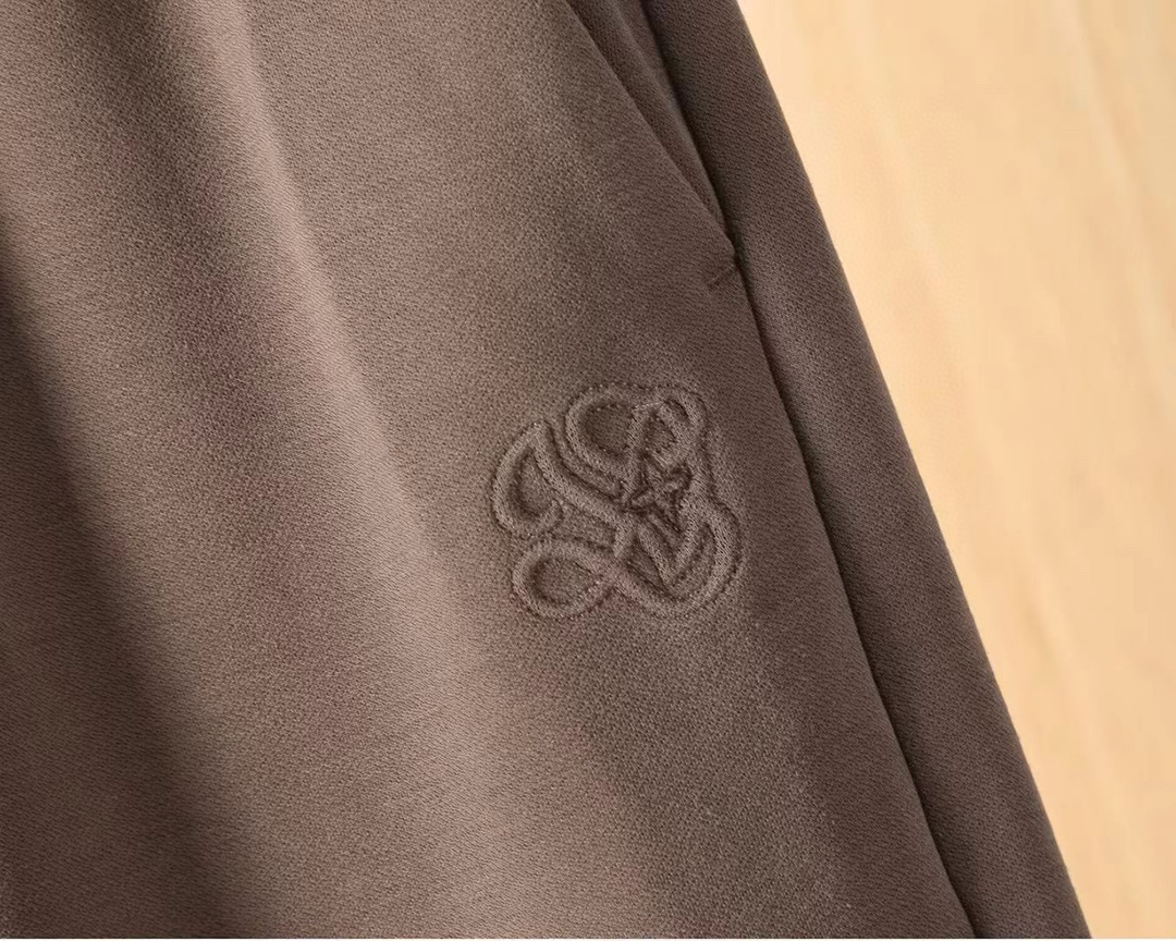 Loewe罗意威 硬货推荐！2025秋冬专柜新品大爆款高端休闲裤松紧裤！奢华品牌logo重工艺点缀 随意