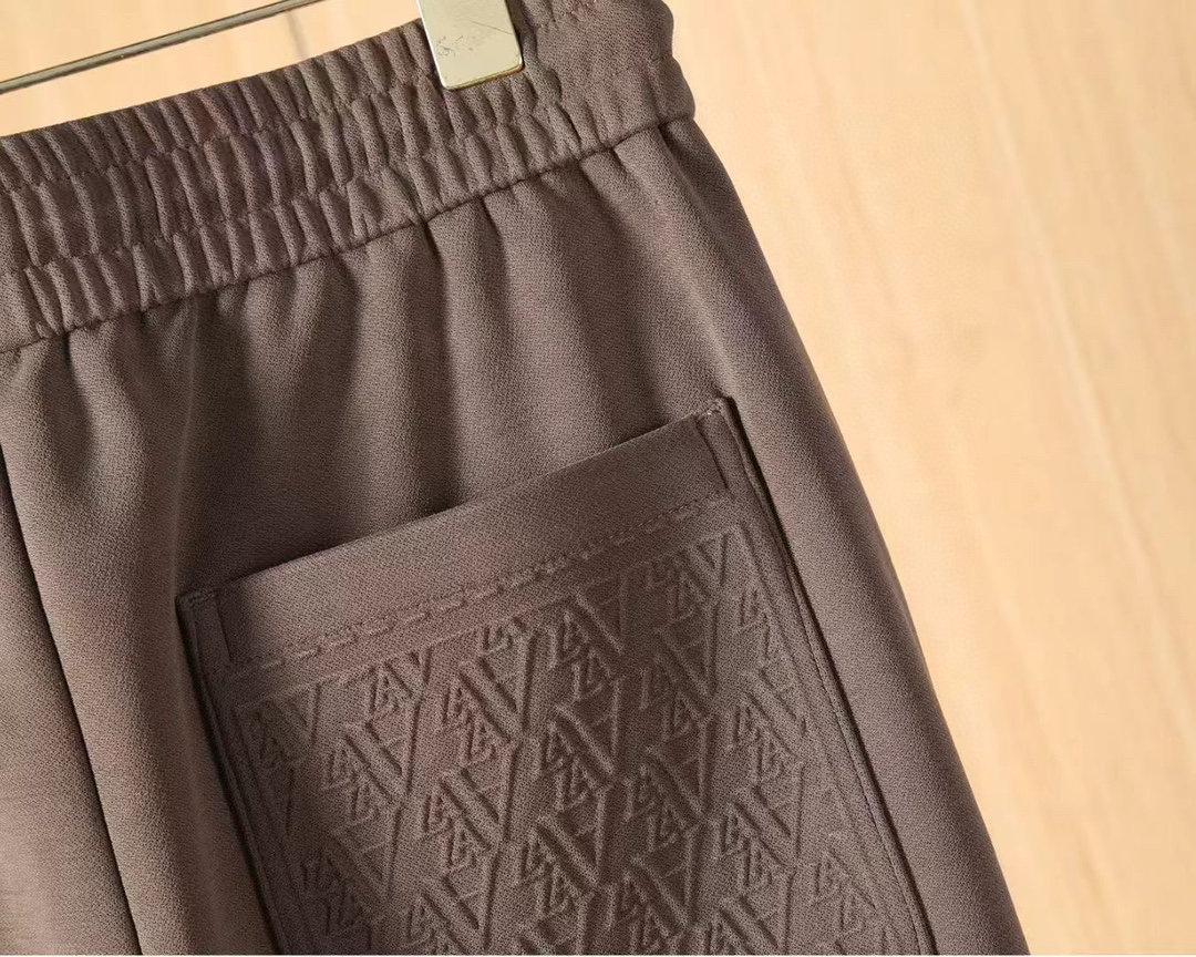 Loewe罗意威 硬货推荐！2025秋冬专柜新品大爆款高端休闲裤松紧裤！奢华品牌logo重工艺点缀 随意