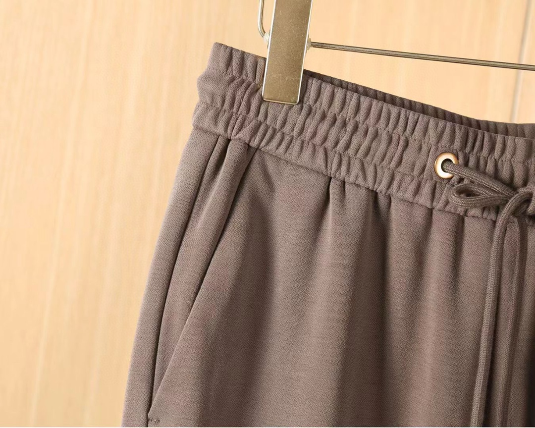 Loewe罗意威 硬货推荐！2025秋冬专柜新品大爆款高端休闲裤松紧裤！奢华品牌logo重工艺点缀 随意