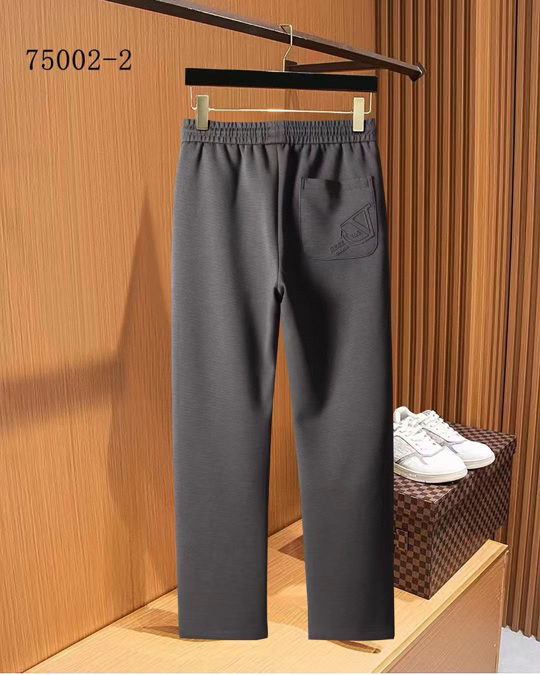 VLTN华伦天奴 硬货推荐！2025秋冬专柜新品大爆款高端休闲裤松紧裤！奢华品牌logo重工艺点缀 随意