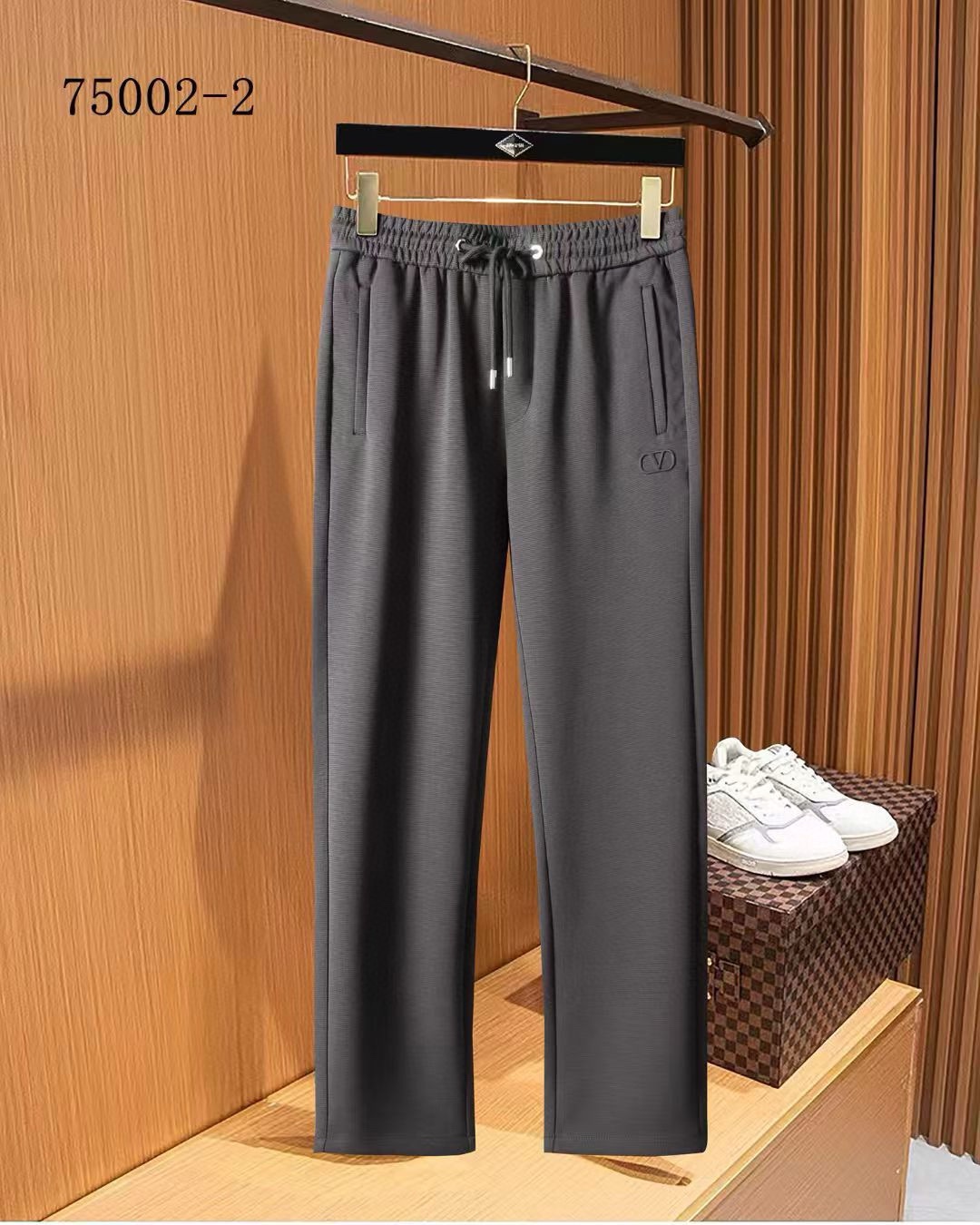 VLTN华伦天奴 硬货推荐！2025秋冬专柜新品大爆款高端休闲裤松紧裤！奢华品牌logo重工艺点缀 随意