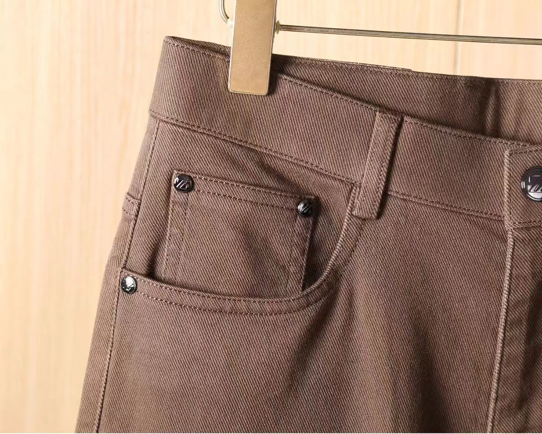 Zegna杰妮亚 2025秋冬亚洲专柜系列最新款！高端订制修身偏小脚休闲裤 定制五金辅料 日常商务时尚休