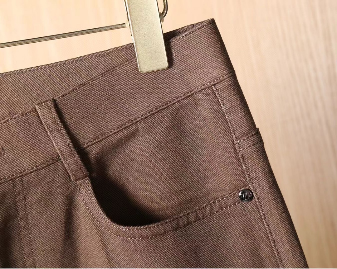 Zegna杰妮亚 2025秋冬亚洲专柜系列最新款！高端订制修身偏小脚休闲裤 定制五金辅料 日常商务时尚休