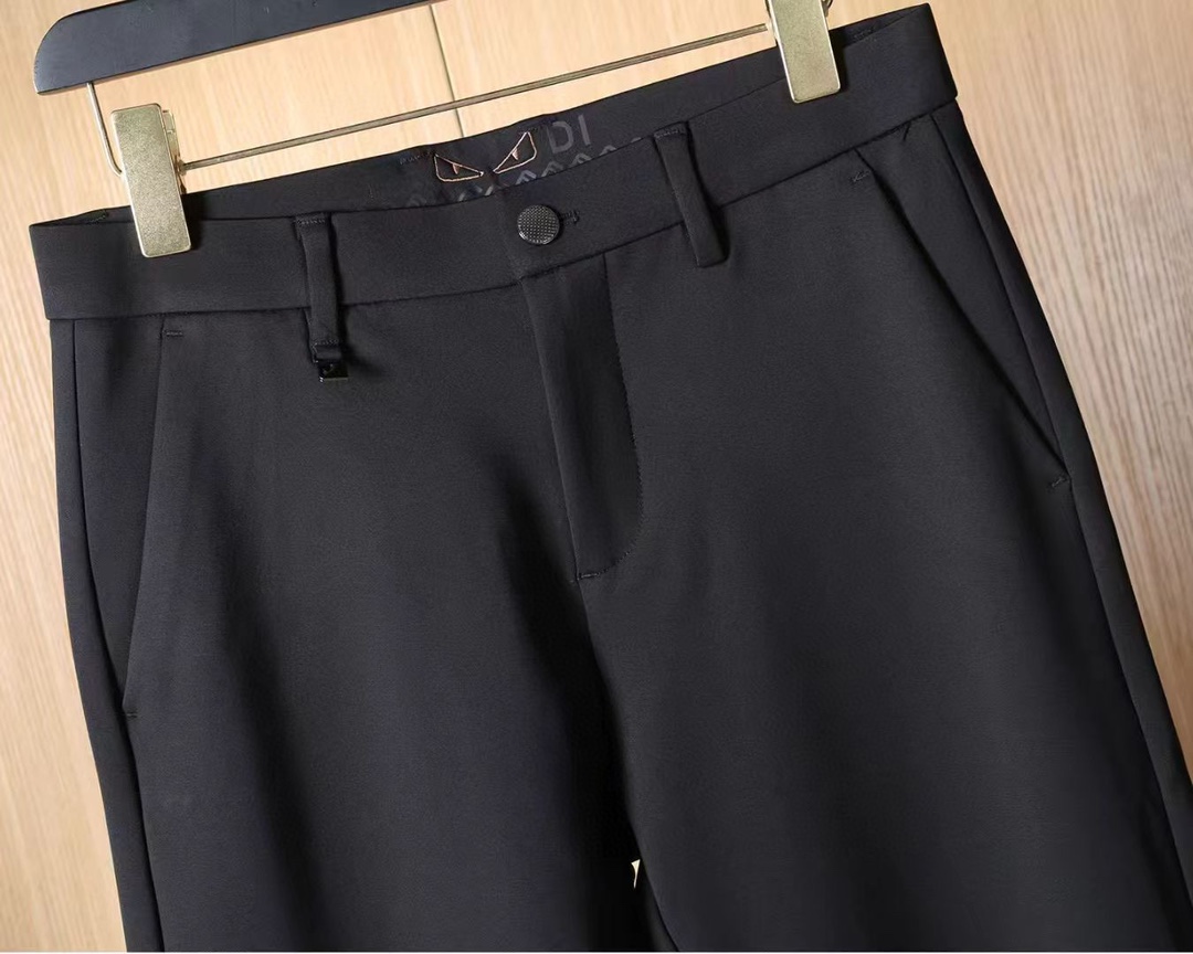 Fend芬迪 2025秋冬亚洲专柜系列最新款！高端订制修身偏小脚休闲裤西裤 定制五金辅料 日常商务时尚休