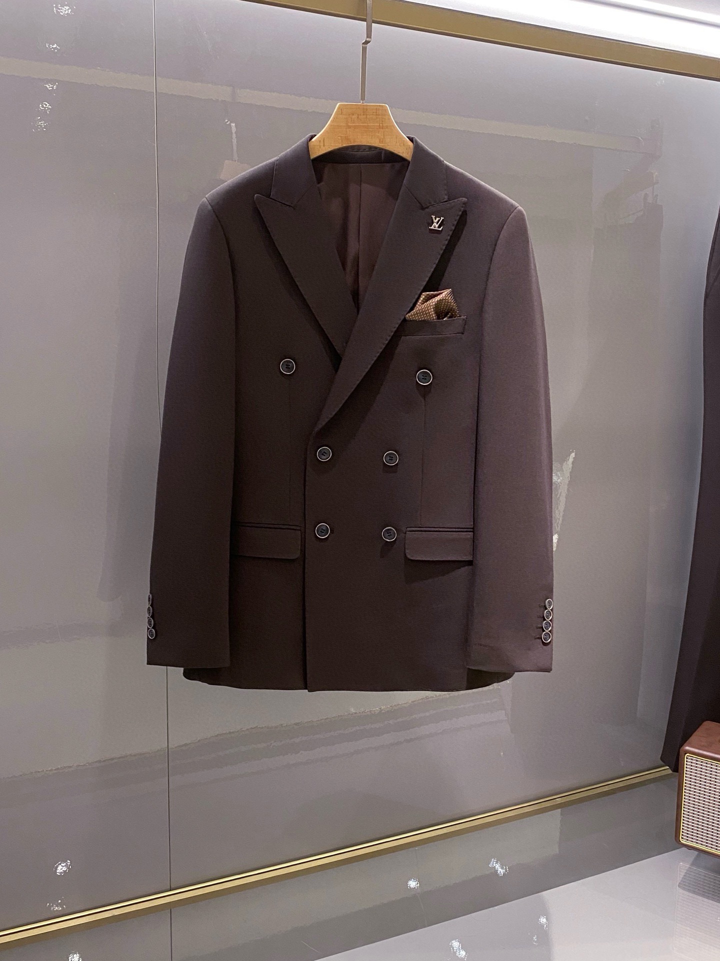 LV驴家 咖色双排扣套西 25Fw秋冬季新款咖色套装西服西装套装 -Loui*s男士套西潮流时尚的职场风