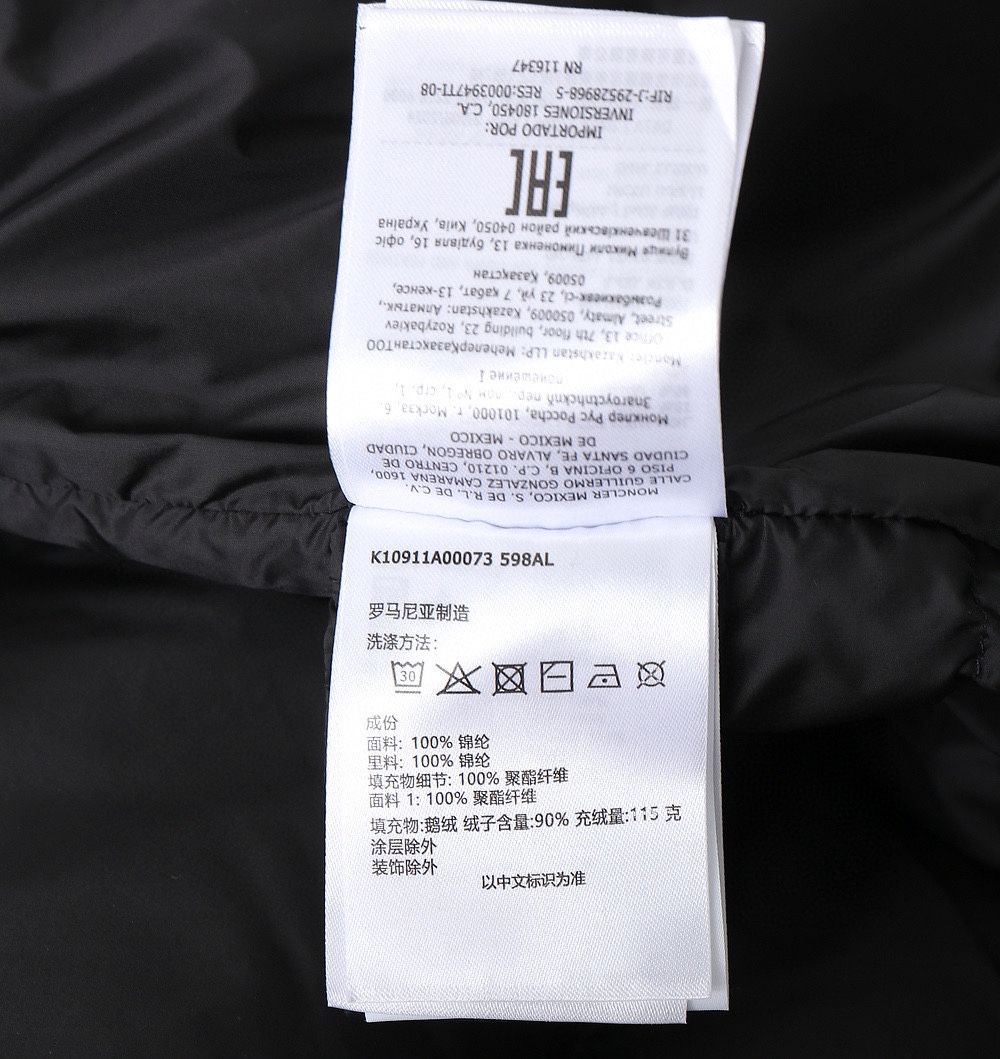 P525 Mon蒙口 带芯片版本 手机NFC进官网 官网可查 Forez系列【全球断货!一件难寻】:情侣款可拆卸帽保暖羽绒服冬款外套!
这款羽绒服关于品质,我就不吹了,因为每个人都号称自己是最棒的,任何人都务必要收一件的好东西!
客供东丽亮面外料,蓬松度超棒,没有一丝梗,回弹性极强,细节出众,工艺精湛,DIST环保90%西伯利亚白鸭绒填充!今年的最新标识,上身满满的温暖感,基本国内任何地方都足够了!可作为滑雪服穿着,而且真的太帅,穿出去绝对是最具有影响力的冬季高街单品!!
颜色:黑色 米白色
尺码:1 2 3 4 5(175 125斤1码)