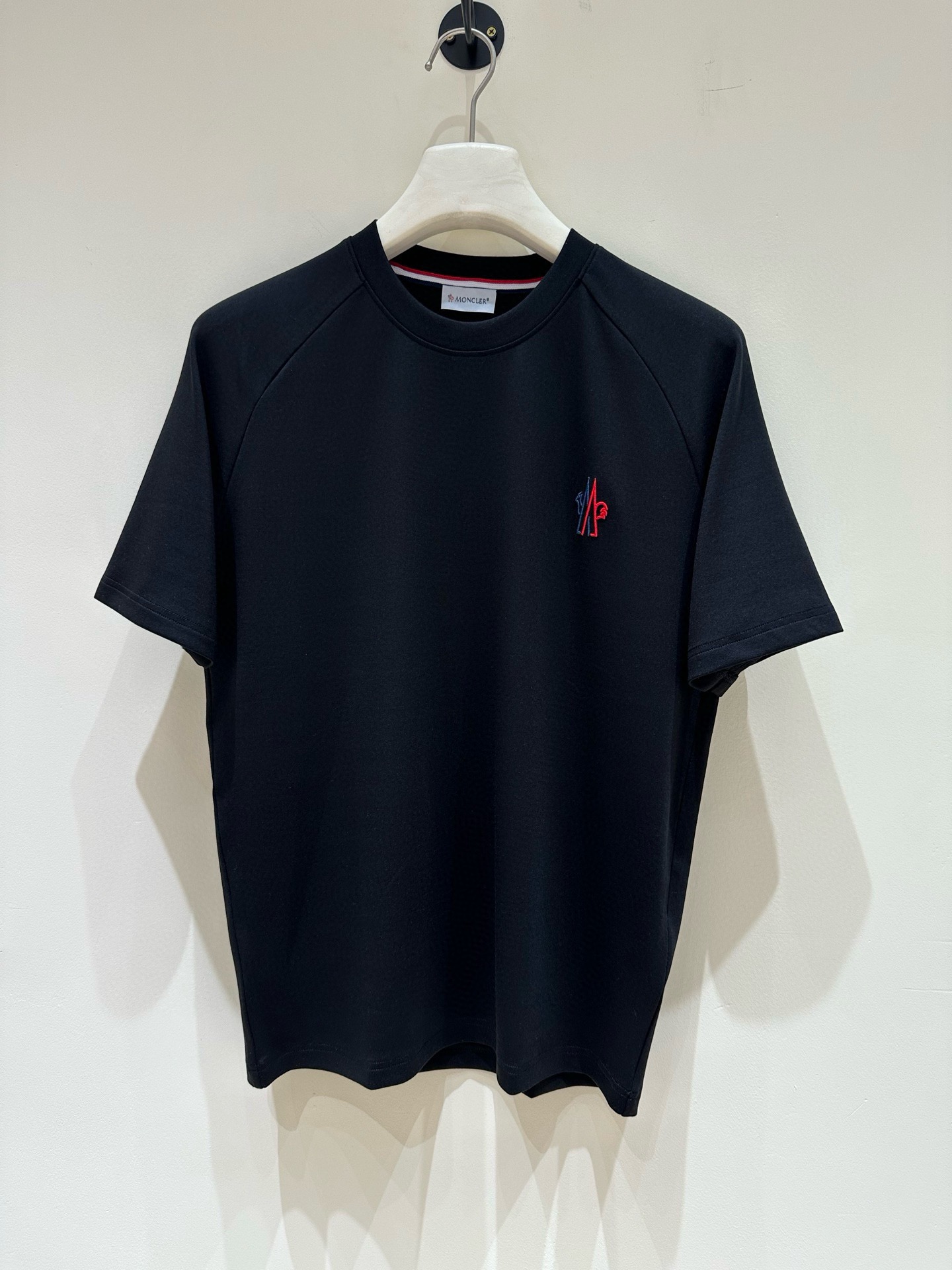 몽클레어 로고 자수 라운드넥 니트 1394 Moncler T Shirt