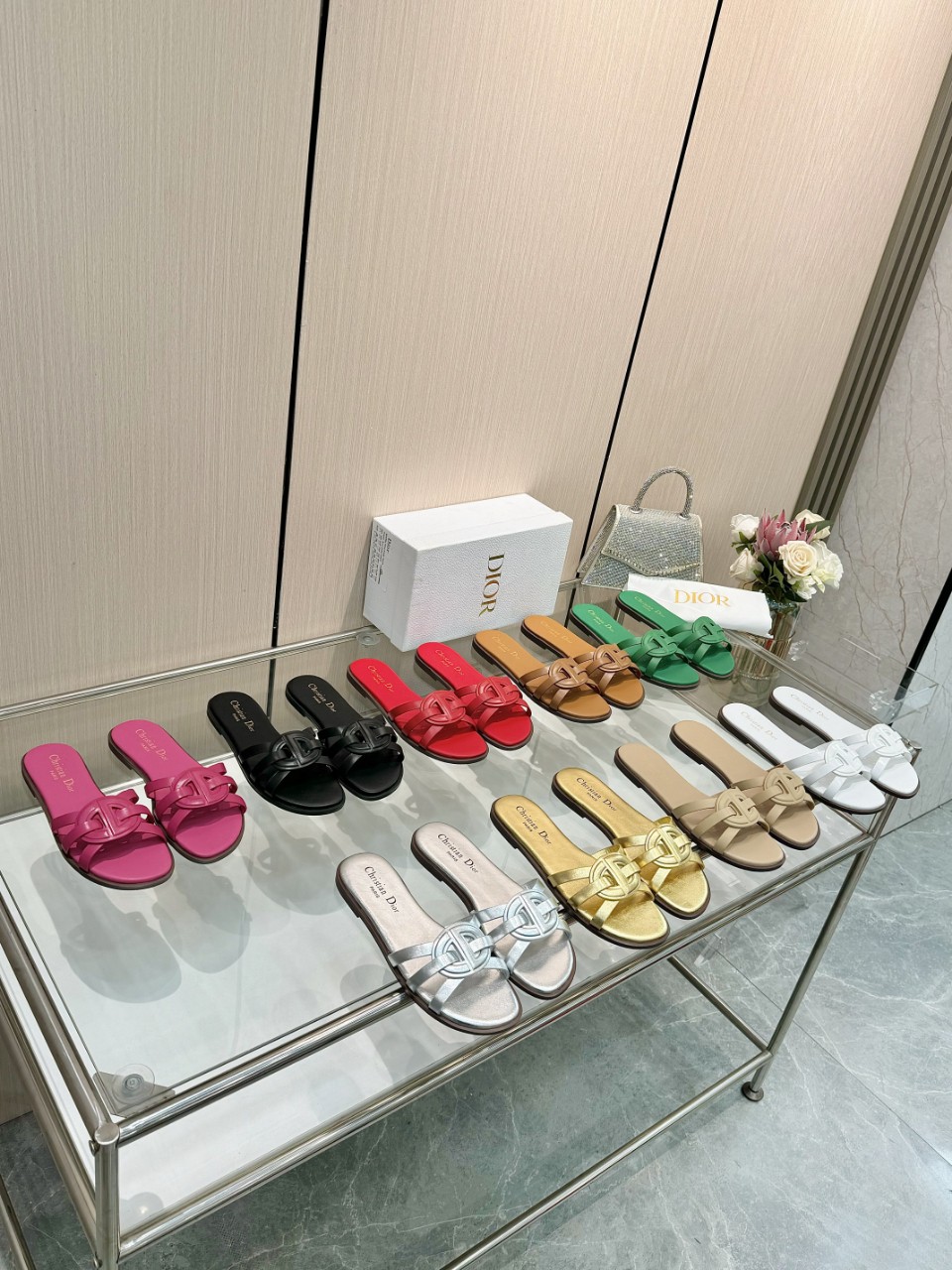 NO:381888,Dior new style, 9 colors available, cowhide fabric, size 35-42,, slippers, dior, dior, slippers, cowhide19860909Dior 迪奥新款,9色可选,牛皮面料,码数35-42,,,拖鞋,dior,dior,slippers,cowhide,Women's Shoes