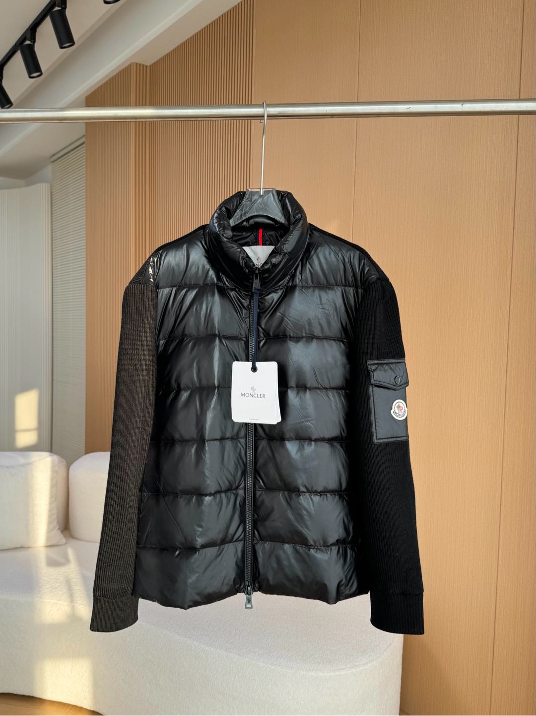 Moncler Abbigliamento Cardigan Giacca & Soprabito Piumino Maglione Ricamo Lavorazione a maglia Lana Collezione Autunno/Inverno Fashion Casual 1 Moncler Abbigliamento Cardigan Giacca & Soprabito Piumino Maglione Ricamo Lavorazione a maglia Lana Collezione Autunno/Inverno Fashion Casual