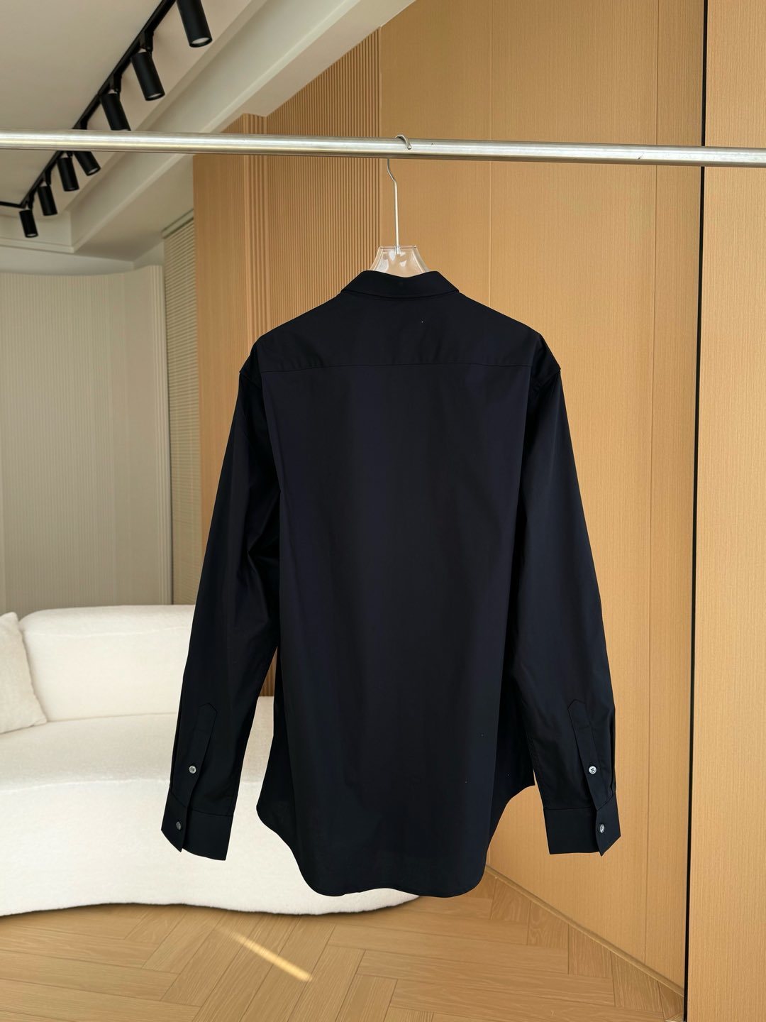Burberry /巴宝莉 25ss新款胸前绿色战马刺绣长袖衬衣
BBR刺绣纯色衬衣,万年常青款,标识