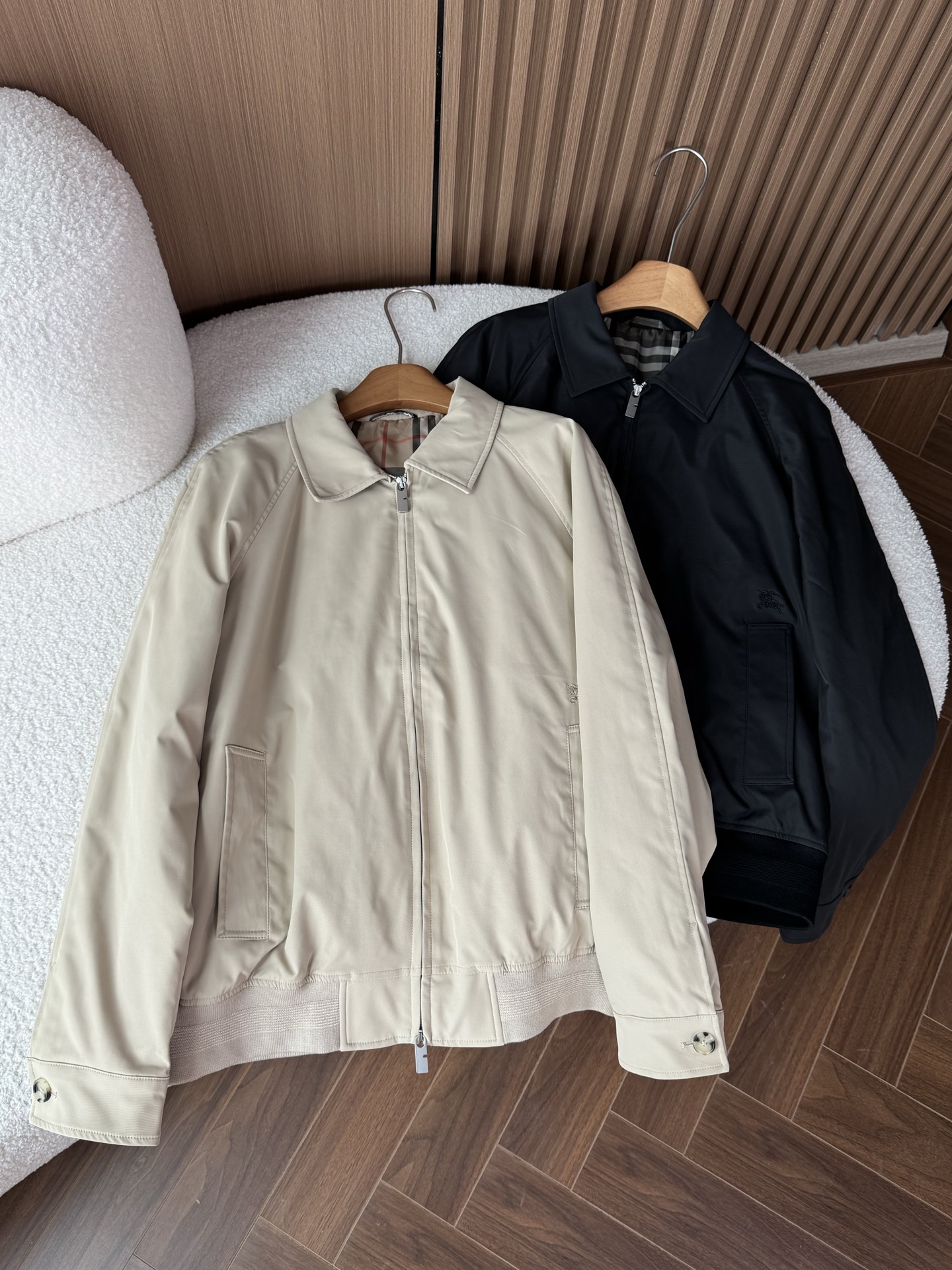 NO:507310,Two colors khaki and black, khaki are classic and versatile, full of casual and sexy; black is more calm and atmospheric, suitable for wearing on various occasions.,,alexander wang19860909两个颜色卡其色和黑色两款,卡其色经典百搭,充满休闲随性感；黑色则更显沉稳大气,适合多种场合穿着.,,alexander wang,Men's clothing