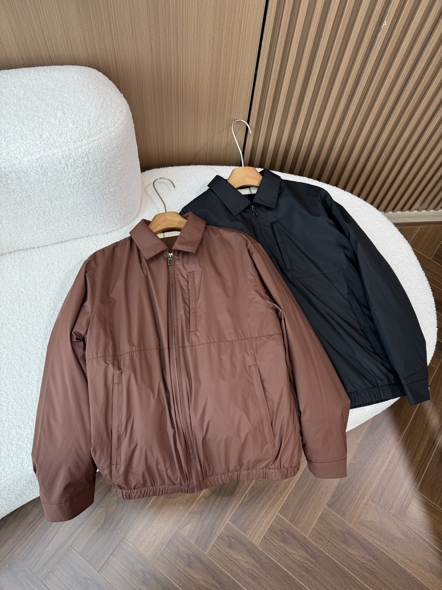 NO:501618,2 colors of bricks red and black, simple and classic, easy to match different styles of clothing.,,alexander wang198609092个颜色砖红色、黑色 ,简约经典,易于搭配不同风格的服装.,,alexander wang,Men's clothing