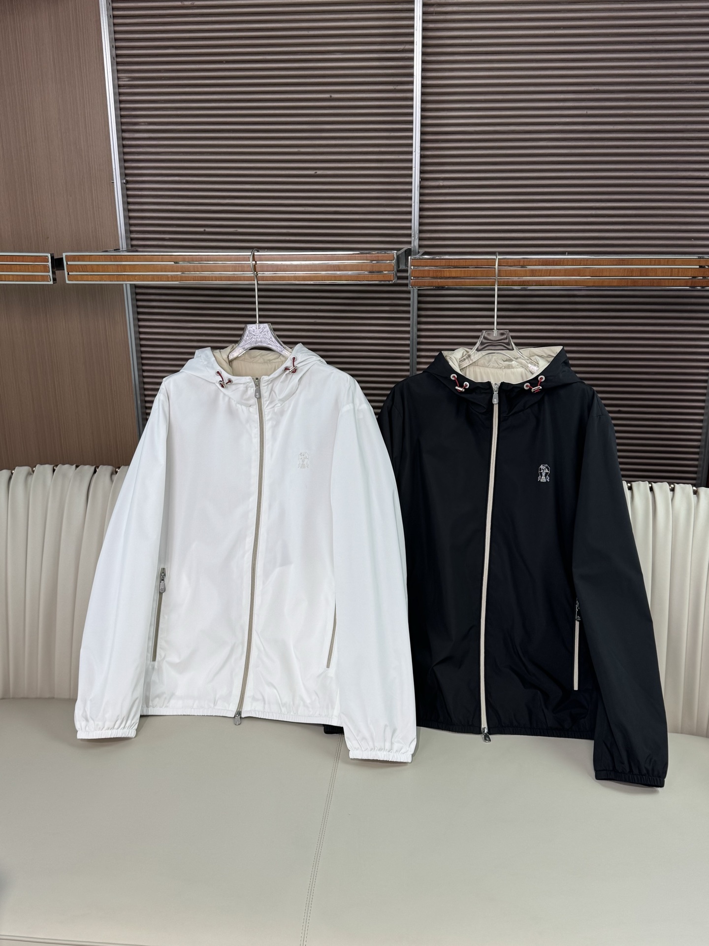 Brunello Cucinelli/ 布鲁内洛 •库奇内利 25SS新款BC标志性刺绣LOGO点缀夹克