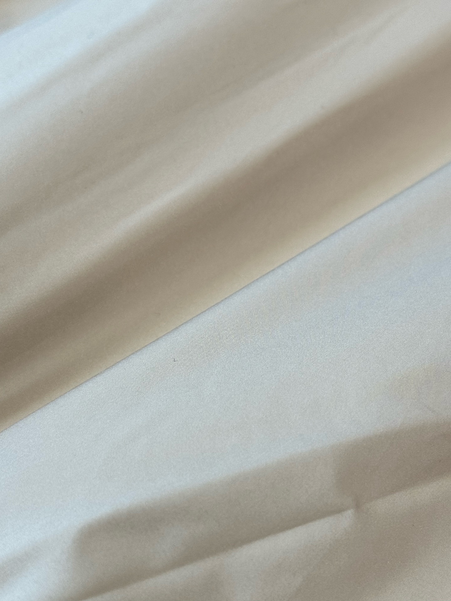 内里展示、内衬采用环保聚酯纤维混纺面料，有韧性，舒适度极高。太适合夏天秋天天气穿搭；