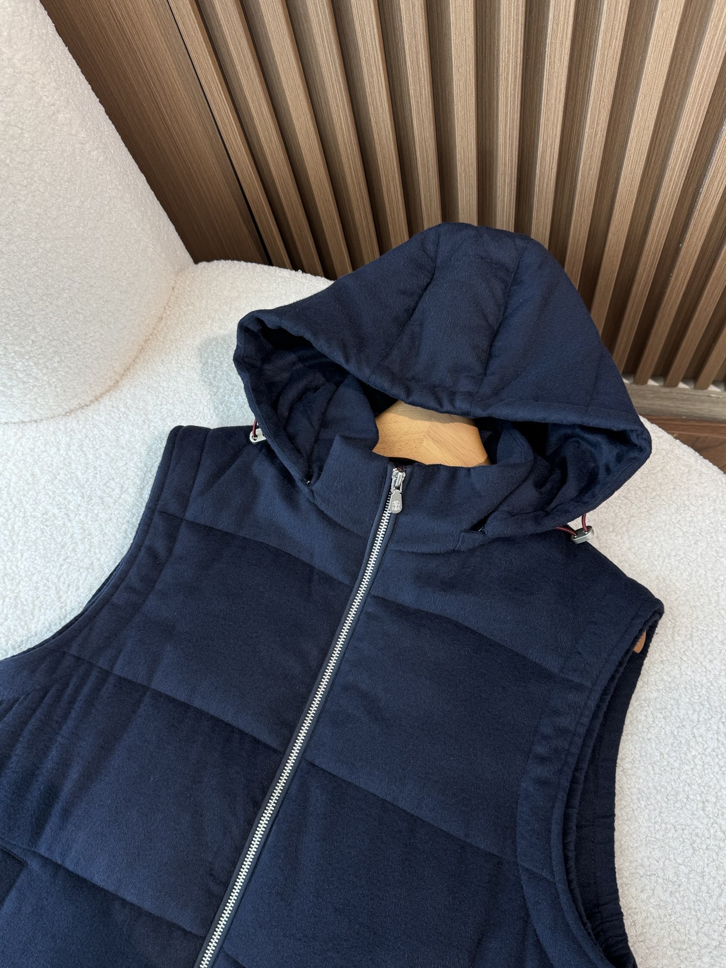 藏蓝色