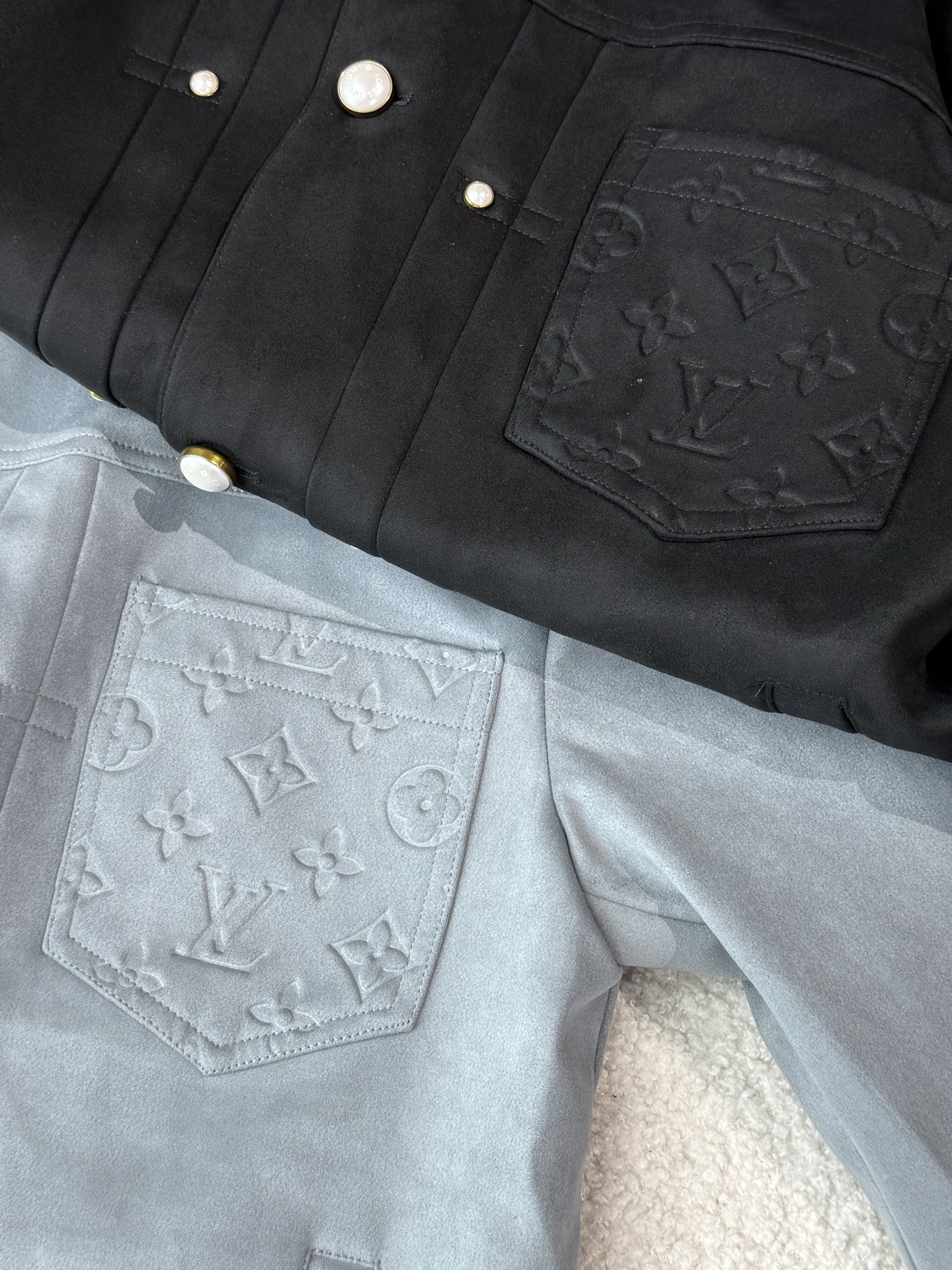 两个颜色：浅蓝色、黑色浅蓝色清新雅致，为整体造型增添柔和感；黑色经典百搭，更显沉稳大气，满足不同风格的穿