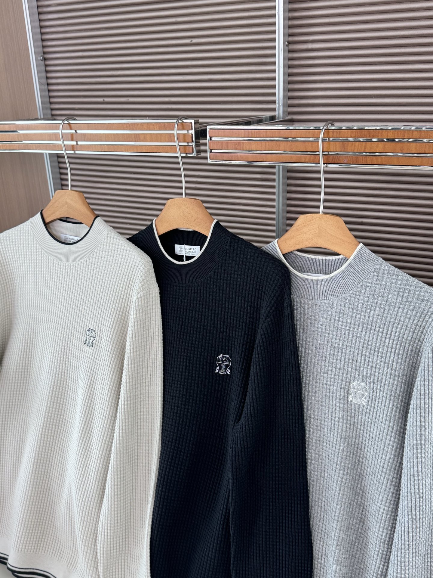 BC/布鲁内诺·库奇内利 25新品男士针织衫上衣圆领羊毛毛衣三个颜色：米白色 黑色 浅灰色采用100%羊