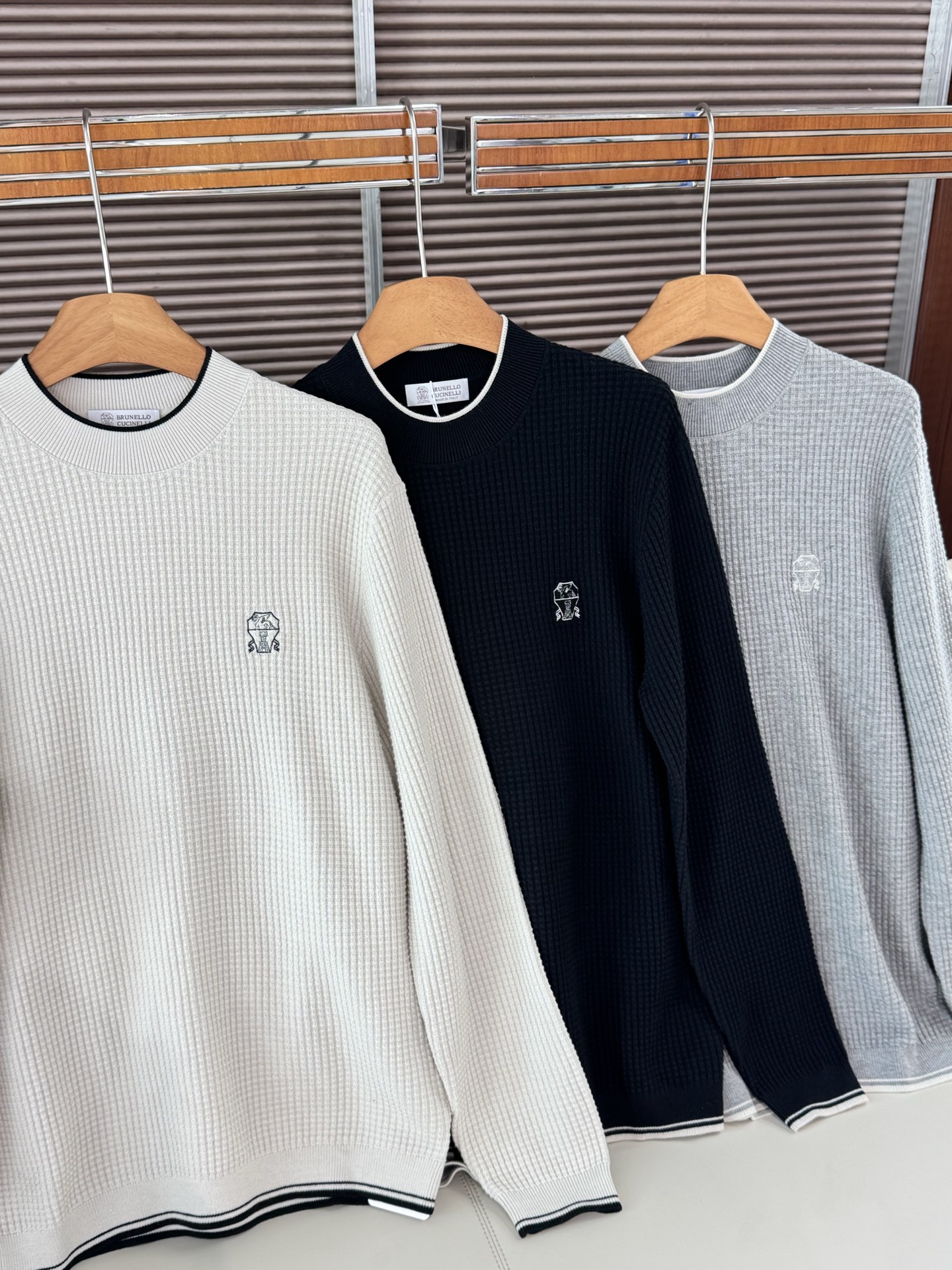 BC/布鲁内诺·库奇内利 25新品男士针织衫上衣圆领羊毛毛衣三个颜色：米白色 黑色 浅灰色采用100%羊