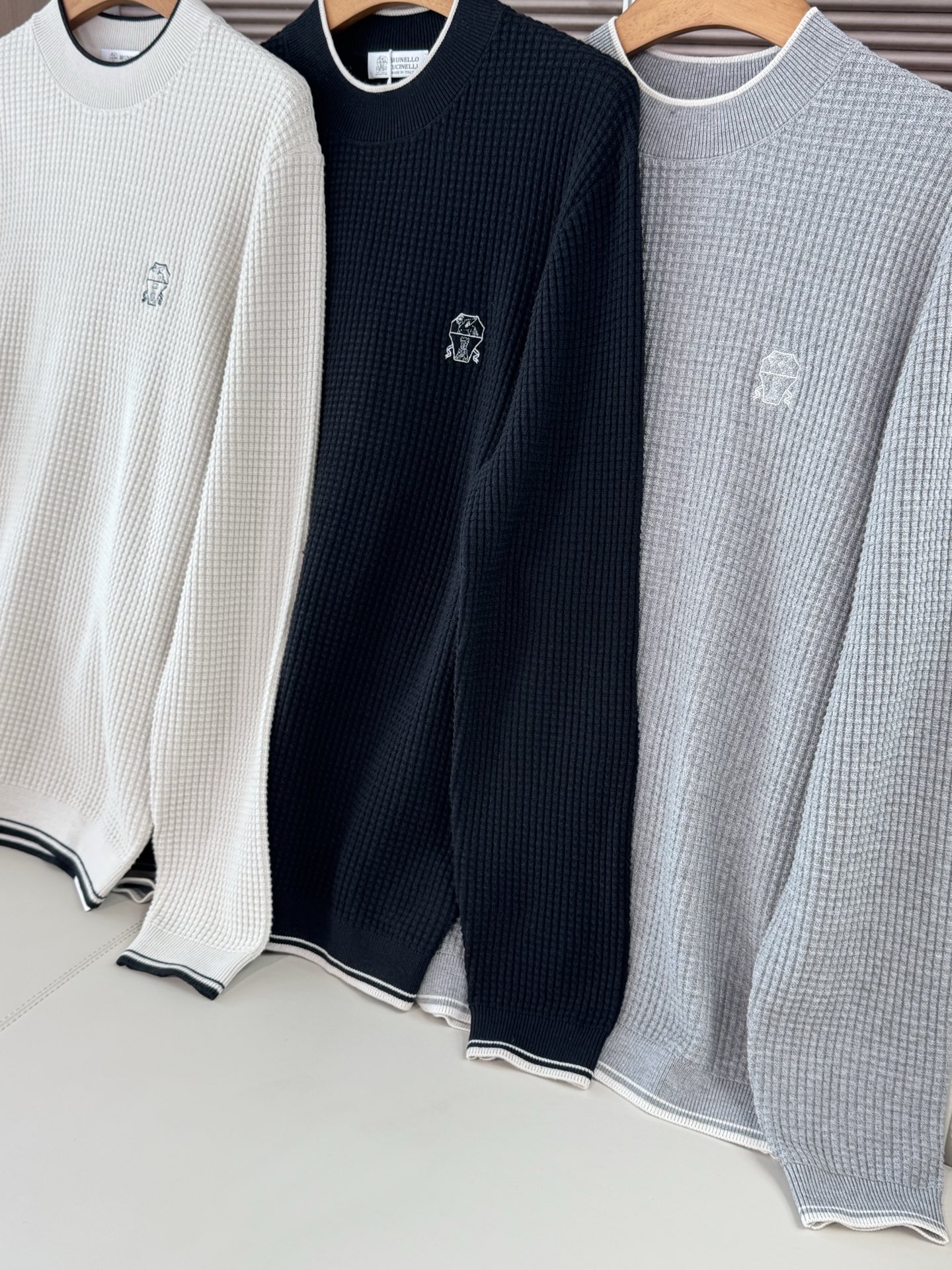 BC/布鲁内诺·库奇内利 25新品男士针织衫上衣圆领羊毛毛衣三个颜色：米白色 黑色 浅灰色采用100%羊