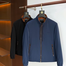 羽绒服 ZEGNA/杰尼亚 新品立领刺绣字母羽绒服夹克 这款是老钱风男士立领羽绒外套,共两个配色:黑色、藏青色,整体简 羽绒服 ZEGNA/杰尼亚 新品立领刺绣字母羽绒服夹克 这款是老钱风男士立领羽绒外套,共两个配色:黑色、藏青色,整体简