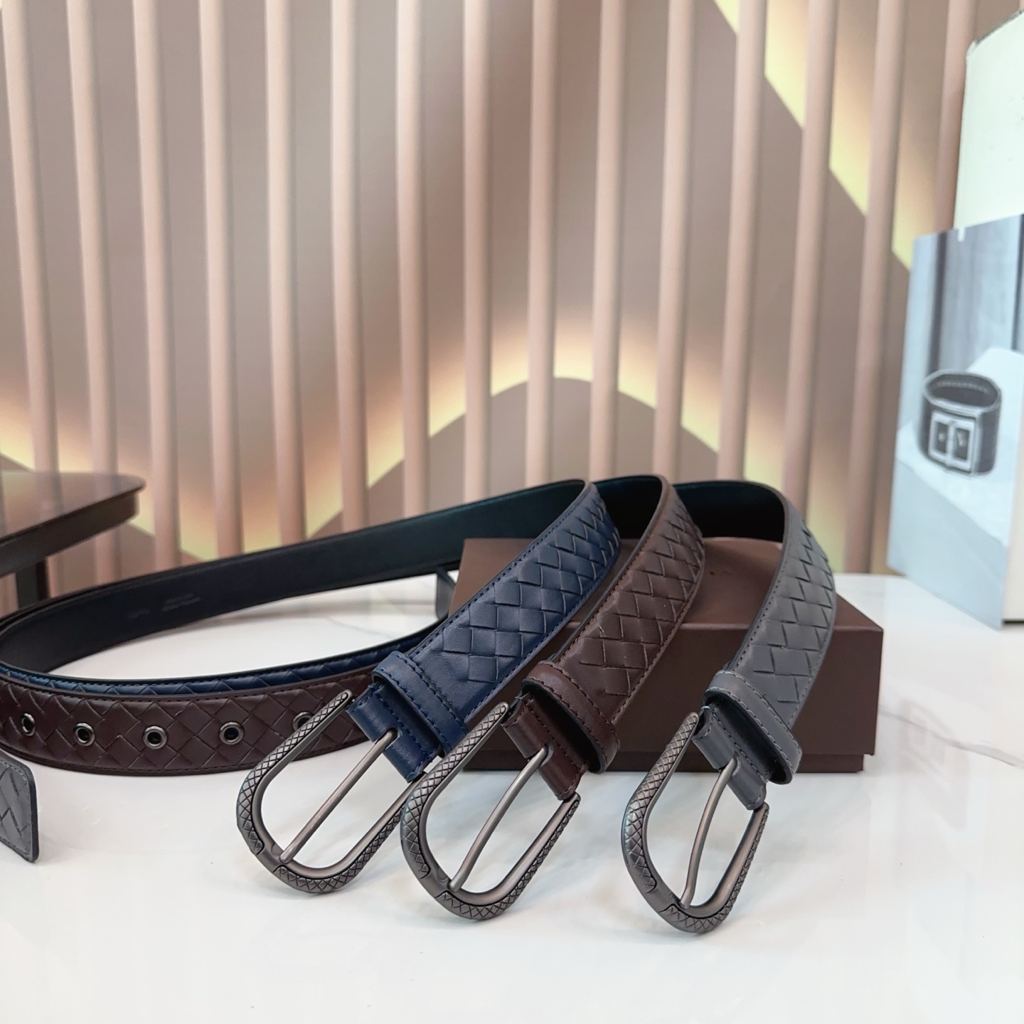 P210 Full Set Of Packaging Handbag Steel Buckle | Bv 2026 New Model Genuine Planning. Retro Buckle Belt Double-sided Cowhide, Same Style As Celebrities. The Logos On The Belt Are Complete And Can Be Compared With Those At The Counter. Best Choice For Gift Giving And Personal Use.