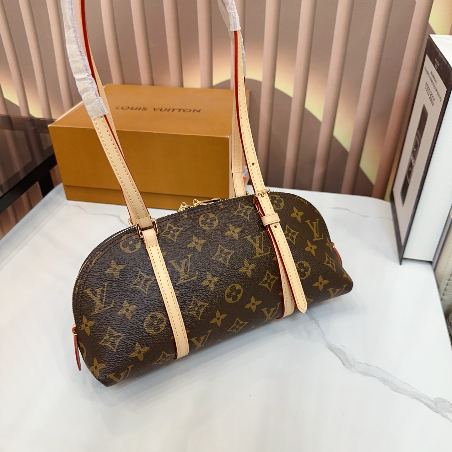 P270 Complete Package | | Lv Squire East West Underarm Bag, Welding Retro And High-end Feel To The Body. The Classic Monogram Presbyopia And Neat Bag Shape Are Exquisite And Noble. Whether It Is Daily Commuting Or Matching With Casual Wear, You Can Easily Create A Relaxed And Fashionable Atmosphere Size: 28 14bl