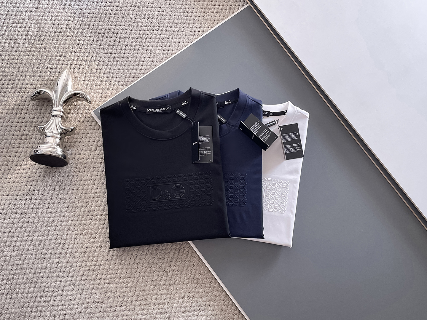 NO:133804,D&G 2025 new summer model number 87009 digit number M~3XL color black, white, royal blue, Dolce&Gabbana, alexander wang19860909D&G 2025 夏季新款 款号87009 码数M~3XL 颜色黑,白,宝蓝,,Dolce&Gabbana,alexander wang,Men's clothing