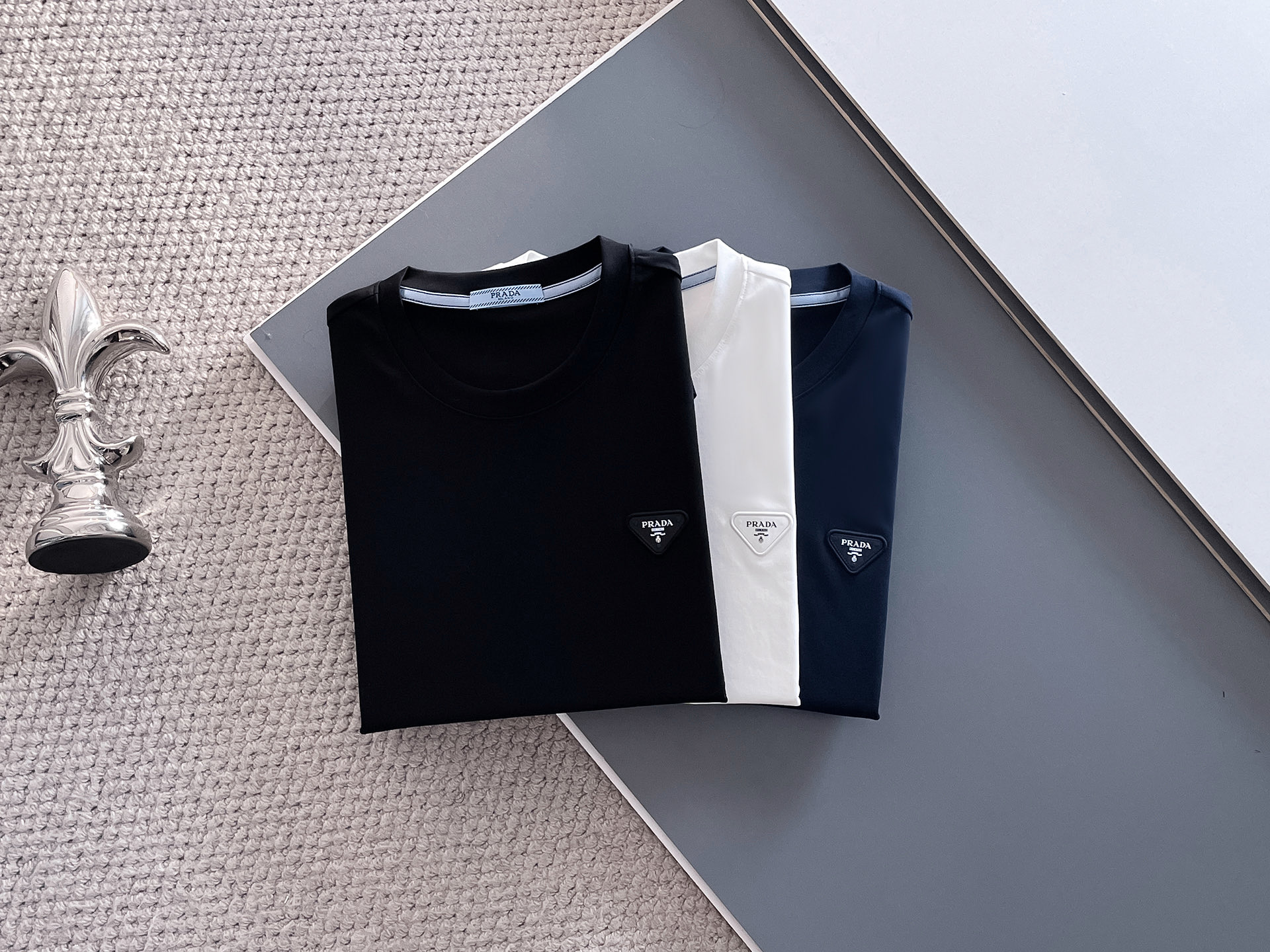 NO:133815,PRADA 2025 summer new model model number 87027 code number M~3XL color black, white, royal blue, prada, alexander wang19860909PRADA 2025夏季新款 款号87027 码数M~3XL 颜色黑,白,宝蓝,,prada,alexander wang,Men's clothing