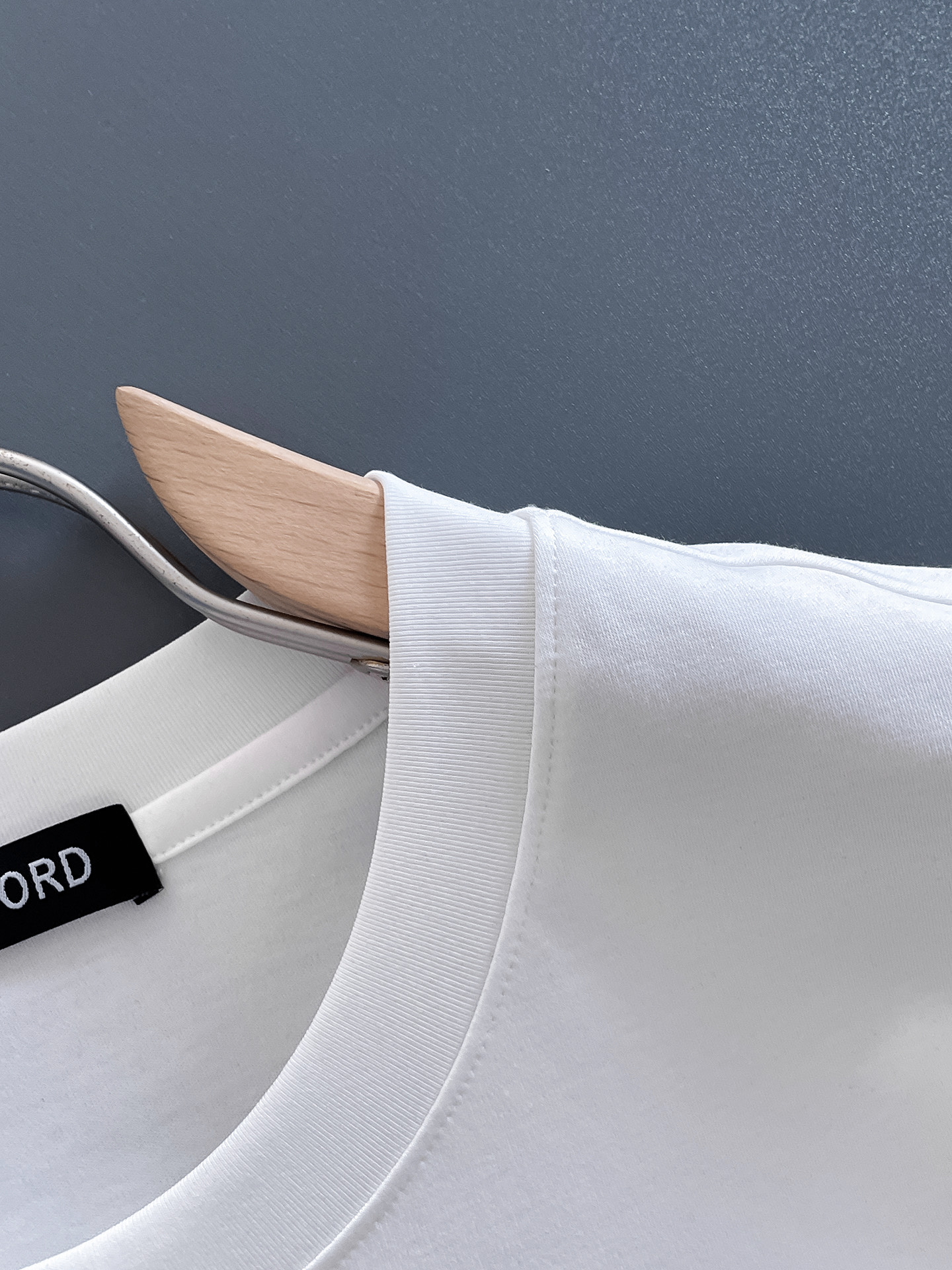 High-end Silk Filament Short-Sleeve T-shirts by Tom Ford: Craftsmanship and Style Excellence - 图片 6