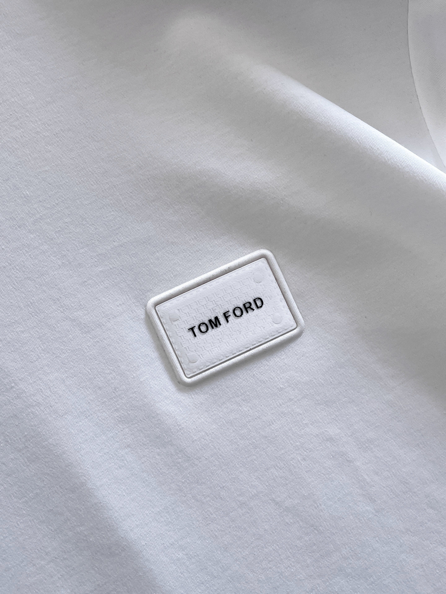 High-end Silk Filament Short-Sleeve T-shirts by Tom Ford: Craftsmanship and Style Excellence - 图片 5