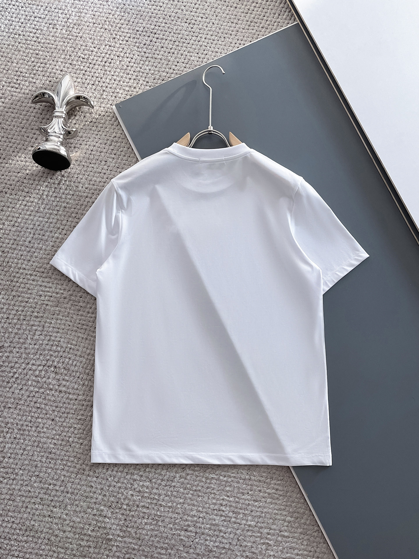 High-end Silk Filament Short-Sleeve T-shirts by Tom Ford: Craftsmanship and Style Excellence - 图片 9