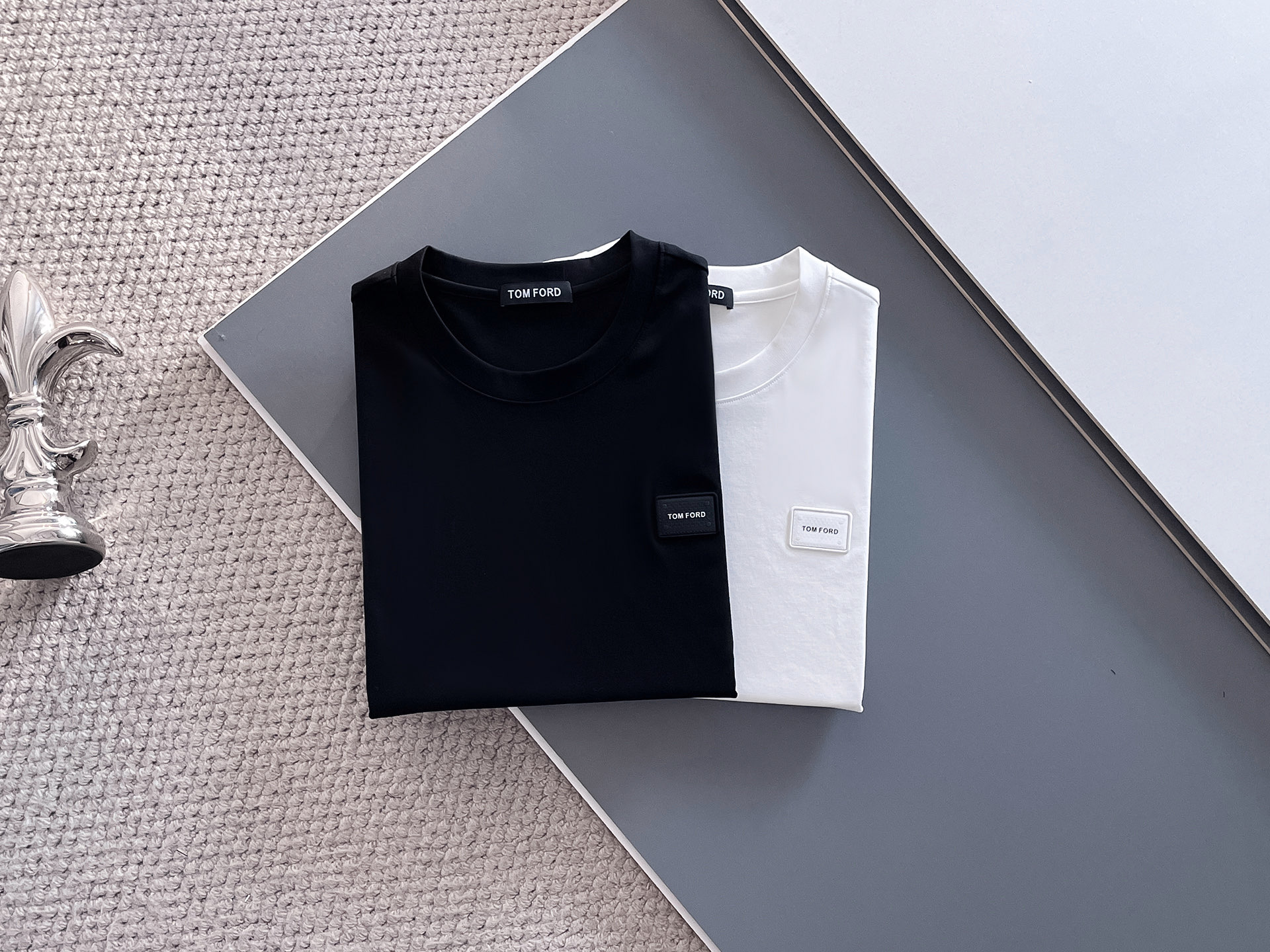 High-end Silk Filament Short-Sleeve T-shirts by Tom Ford: Craftsmanship and Style Excellence - 图片 1