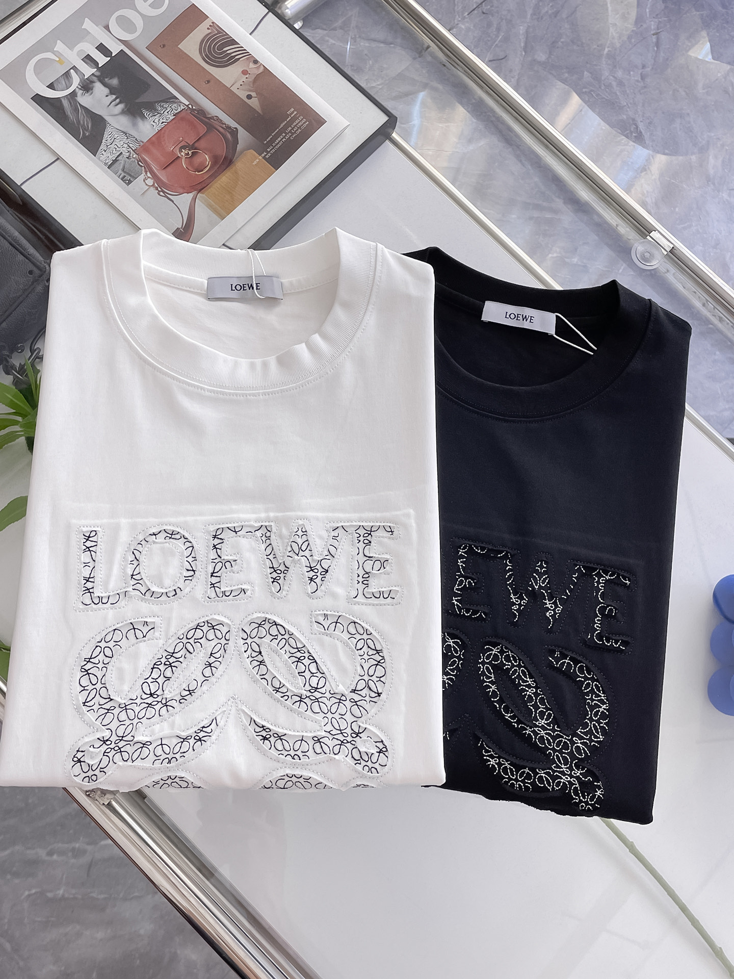 NO:412584,LOEWE 2025 Summer Broad Edition Model No. 87109 S~2XL Color Black, White, Loewe, alexander wang19860909LOEWE 2025 夏季阔版 款号87109 码数S~2XL 颜色黑,白,,loewe,alexander wang,Men's clothing