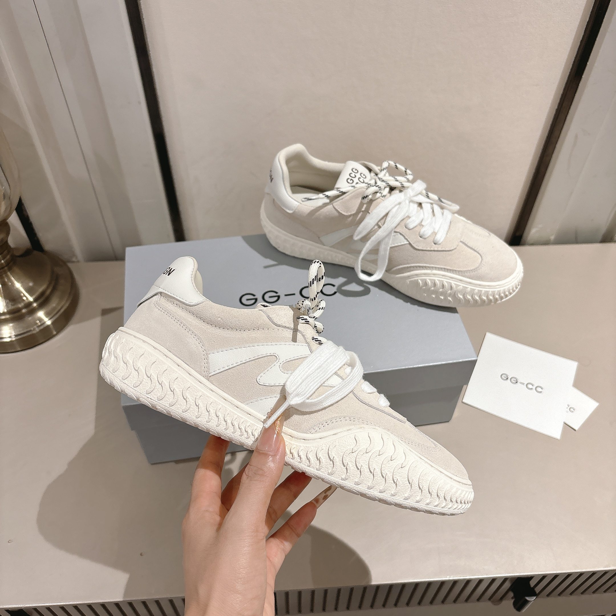 NO:482868,New GG-CC German training shoes 3.0 series thin sole versatile casual sneakers series, fabric, first-class cow back velvet, inner cowhide. Features!  Comfortable!  No matter how you match it, it looks good. Size 35 36 37 38 39 40., Casual shoes/sports shoes, sneakers, cowhide19860909新款GG-CC德训鞋3.0系列薄底百搭休闲运动鞋系列, 面料,一级牛反绒,内里牛皮.特点！舒适！ 长时间走路和站立都不累脚 不管怎么搭配都好看 尺码35 36 37 38 39 40.,休闲鞋/运动鞋,sneakers,cowhide,Women's Shoes