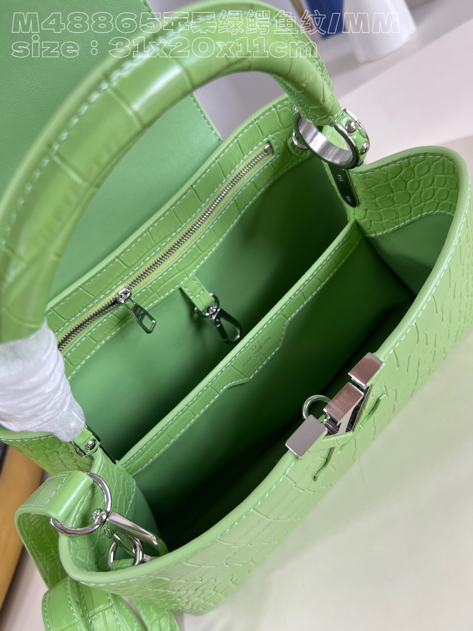 顶级原单M48865苹果绿鳄鱼纹/中号CapucinesMM手袋由鳄鱼皮制成经上光处理闪耀迷人奢华的山羊