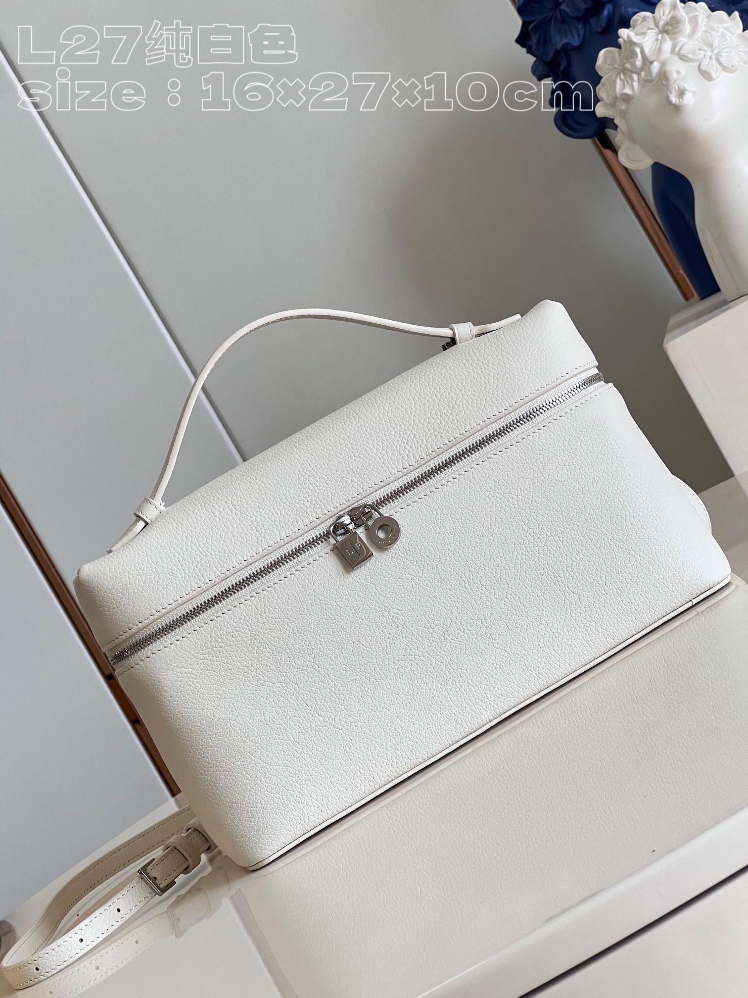 NO:400770,[Exclusive real photo L27 pure white] This wide-opening small bag is made of rolling calfskin and is equipped with shoulder straps. It is a versatile mini bag. Size 16×27×10cm, height×width×deep, feedback price Reject bargaining, LV [original leather], louis vuitton, mini bags, cowhide19860909【独家实拍L27纯白色】这款宽开口小袋采用滚揉小牛皮打造,配有肩带,是一款百搭迷你包.尺寸16×27×10cm 高×宽×深 回馈价 拒绝议价,LV【原厂皮】,louis vuitton,mini bags,cowhide,Bag