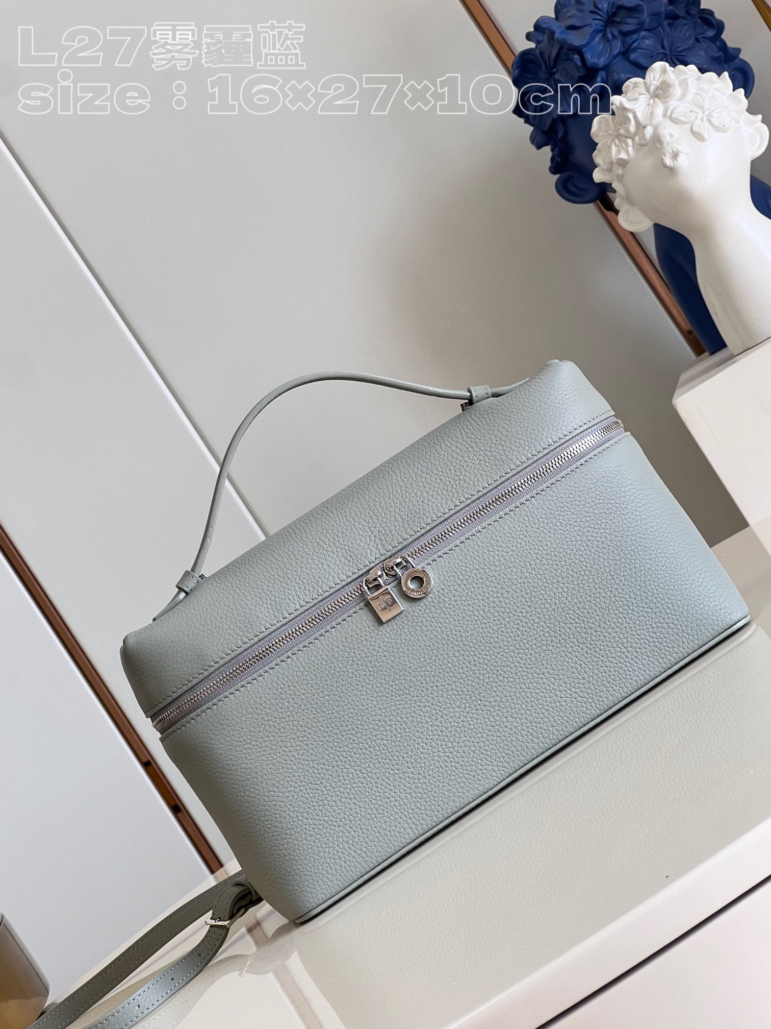 NO:400772,[Exclusive real photo of L27 haze blue] This wide-opening small bag is made of rolling calfskin and is equipped with shoulder straps. It is a versatile mini bag. Size 16×27×10cm, height×width×deep, feedback price Reject bargaining, LV [original leather], louis vuitton, mini bags, cowhide19860909【独家实拍L27雾霾蓝】这款宽开口小袋采用滚揉小牛皮打造,配有肩带,是一款百搭迷你包.尺寸16×27×10cm 高×宽×深 回馈价 拒绝议价,LV【原厂皮】,louis vuitton,mini bags,cowhide,Bag