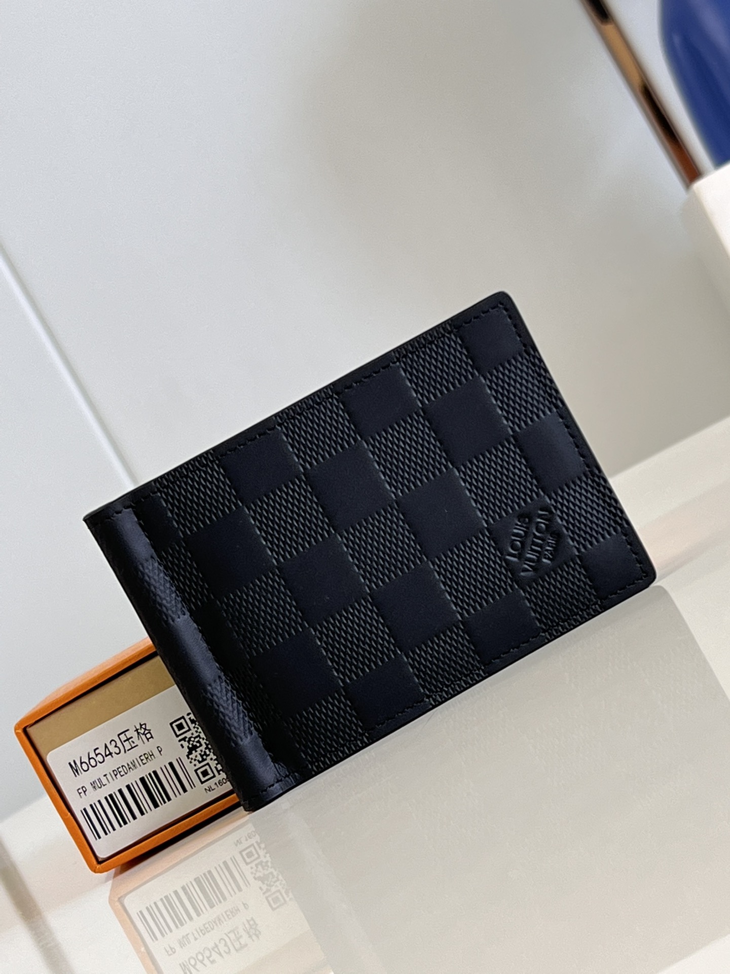 NO:400817,[Exclusive real photo M66543 plating] US dollar clip The best summary of banknotes. It has a flat appearance and can be easily included in the outerwear or trouser pocket. It is practical and portable. It has a rotary clip that can be used to hold cards and bills. Size11x8x1cm U.220, LV [original leather], louis vuitton19860909【独家实拍 M66543压格】美金夹 纸币最好的归纳处 外观平整,可以轻松地收入外衣或裤装口袋.实用便携,具有的旋转夹可用来装卡片和票据.size11x8x1cm U.220,LV【原厂皮】,louis vuitton,Bag