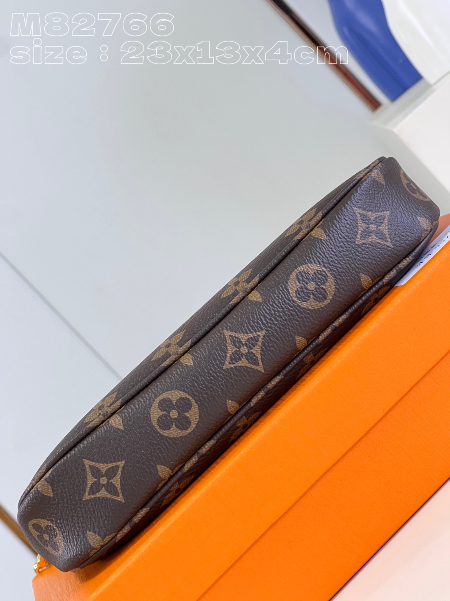 顶级原单M82766本款路易威登的标志性风格之一PochetteAccessoires取材Monogra